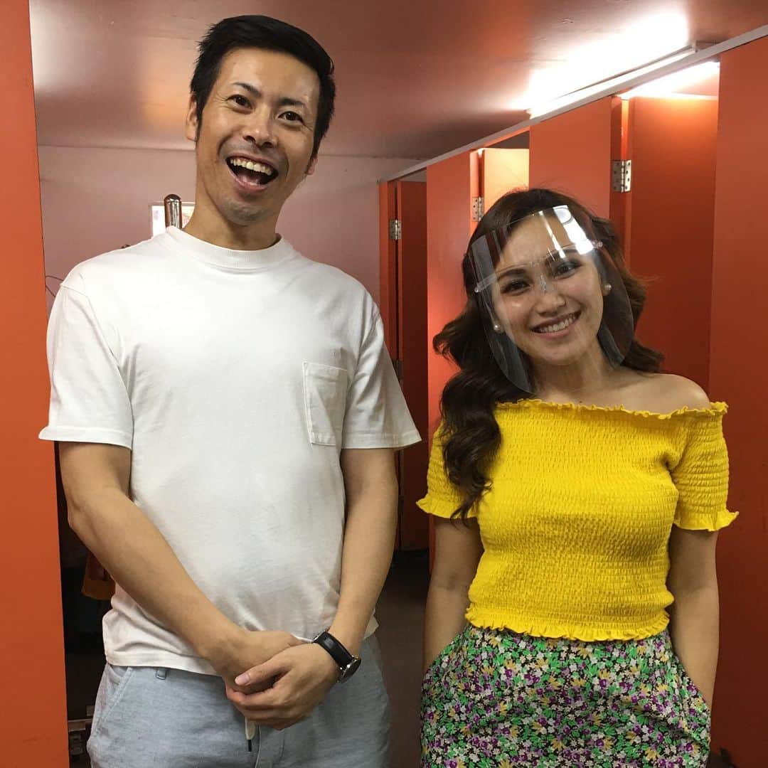 アキラ・コンチネンタル・フィーバーのインスタグラム：「Terimaka Pippiiiiiiii @ayutingting92  @brownis_ttv   #brownis #ayutingting  #アキラコンチネンタルフィーバー  #akirakimura  #transtv」