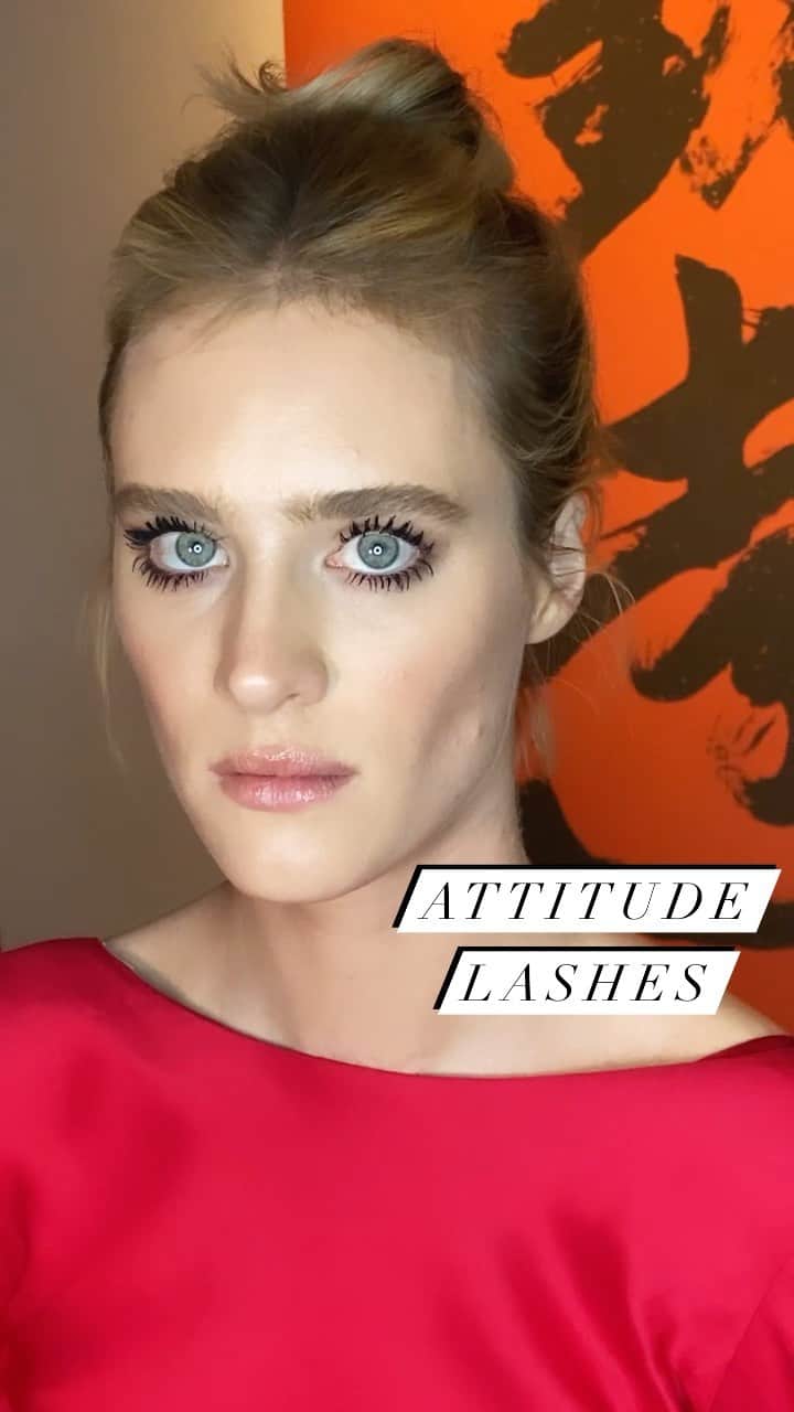 JO BAKERのインスタグラム：「Mood for Christmas 2020.... Missing #mackenziedavis and remembering press this time last year in #beijing !! #attitudelash #jobakermakeupartist  Style @karlawelchstylist  Hair credit to be added  Makeup by me #jobakermakeupartist #terminator #mood」