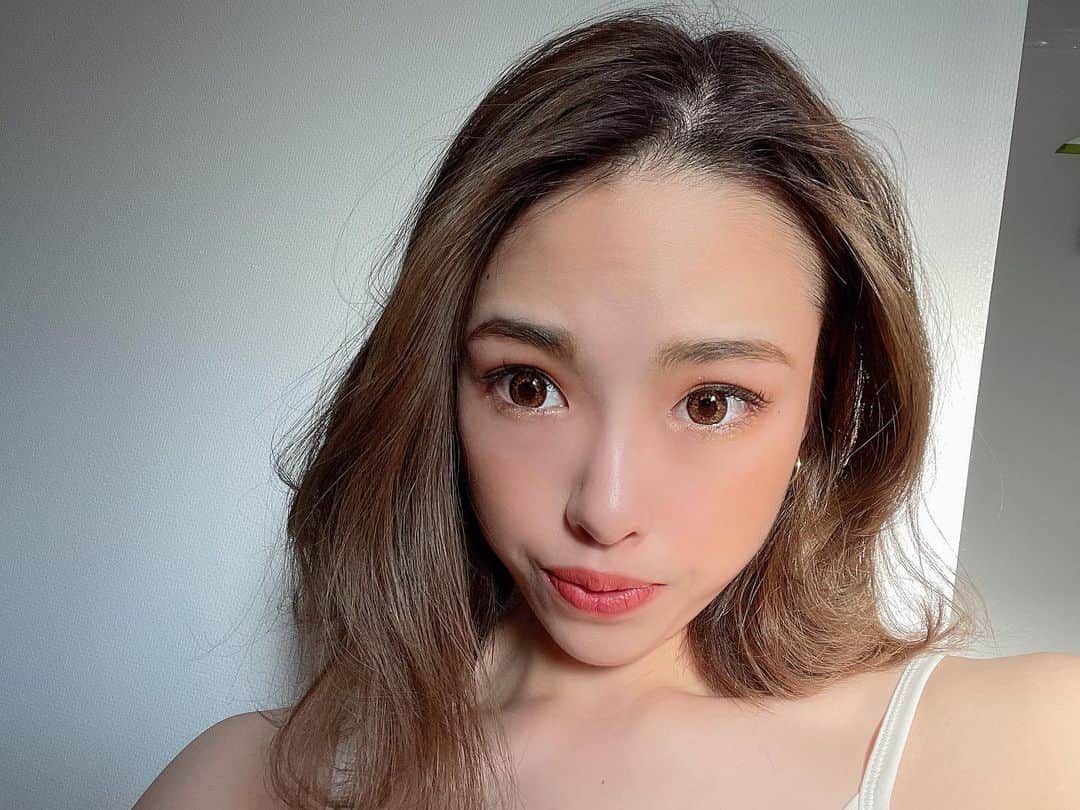川戸沙羅のインスタグラム：「HOLLYWOOD BROW LIFT🤎🤍🤎  @unelimit_official   #hollywoodbrowlift  #時短メイク #眉毛メイク」