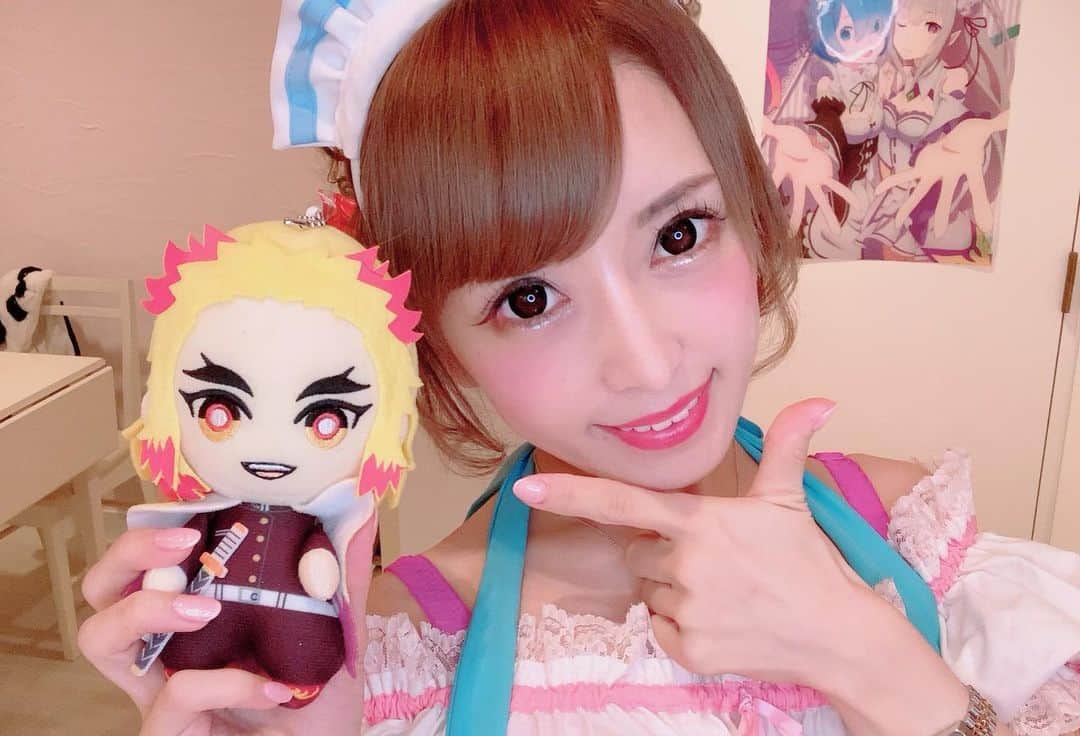 のインスタグラム：「【メイドカフェから時短営業延長のお知らせ💖】 【アールズカフェには夜出勤致します☃️】  みくるが運営するプティパルフェは 愛知県からの時短要請延長期間お休みはなしで オープン〜２１時まで営業を １２月１８日〜１月１１日までの間行います💖 ↑ 上記期間も時間外でご帰宅したい方は 連絡ください！ 予約がある場合は予約営業しますので DMやSNSでご確認ください🌟  要請期間が終わった以降は 深夜営業なども致します💖  アールズカフェにはメイドカフェが終わってから出勤しますのでみくるに連絡ください💖  #コンカフェ#メイドカフェ#プティパルフェ#住吉#アールズカフェ#錦#キャバクラ#名古屋#YouTube#17LIVE#TikTok#時短」