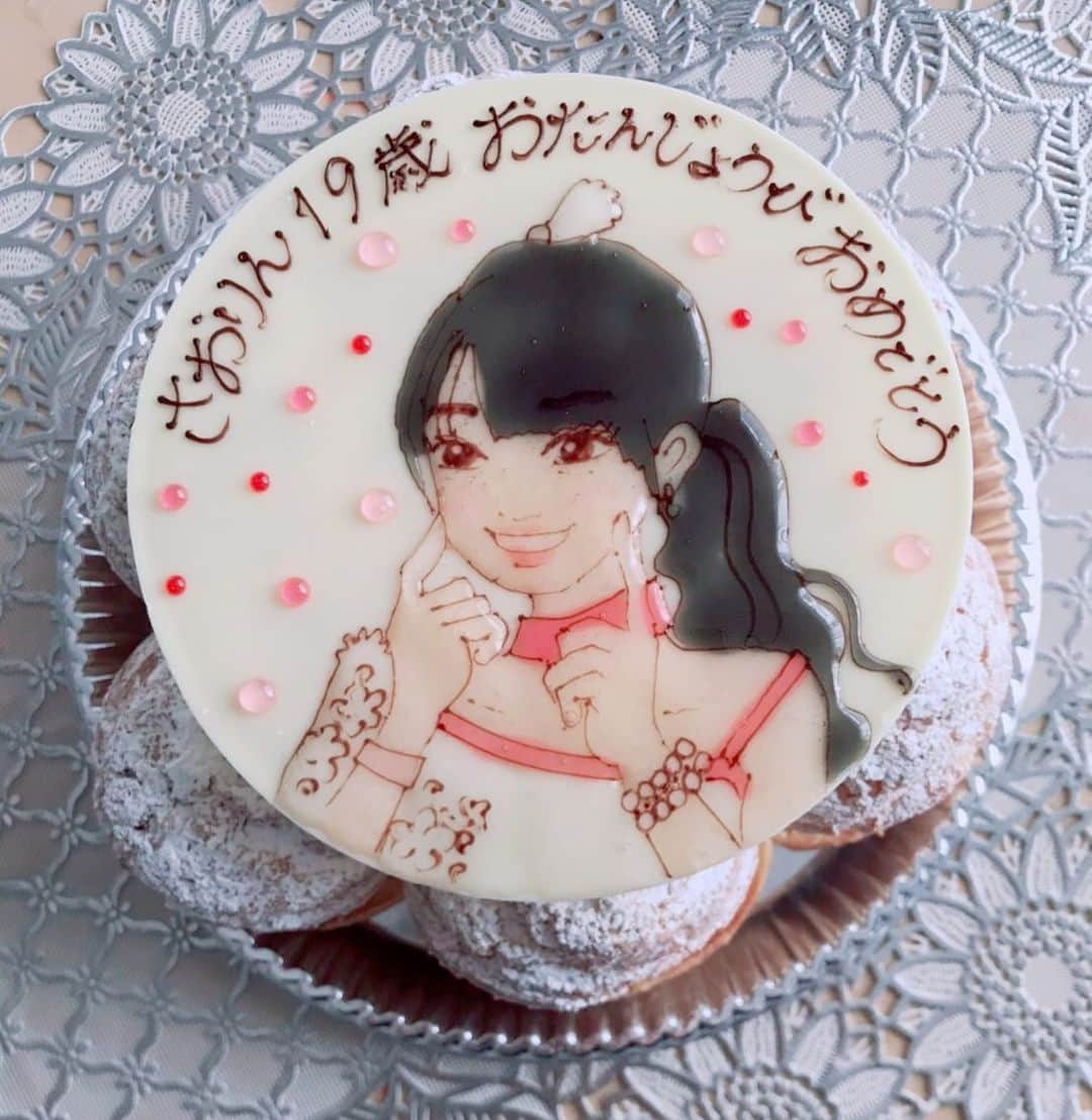 小野田紗栞のインスタグラム：「🍰 家族からのお誕生日ケーキ  今年もとってもかわいかった！  #tsubaki_factory #小野田紗栞#さおりん#誕生日ケーキ#バースデーケーキ#ありがとう#アイドル#idol#follow#followｍe」