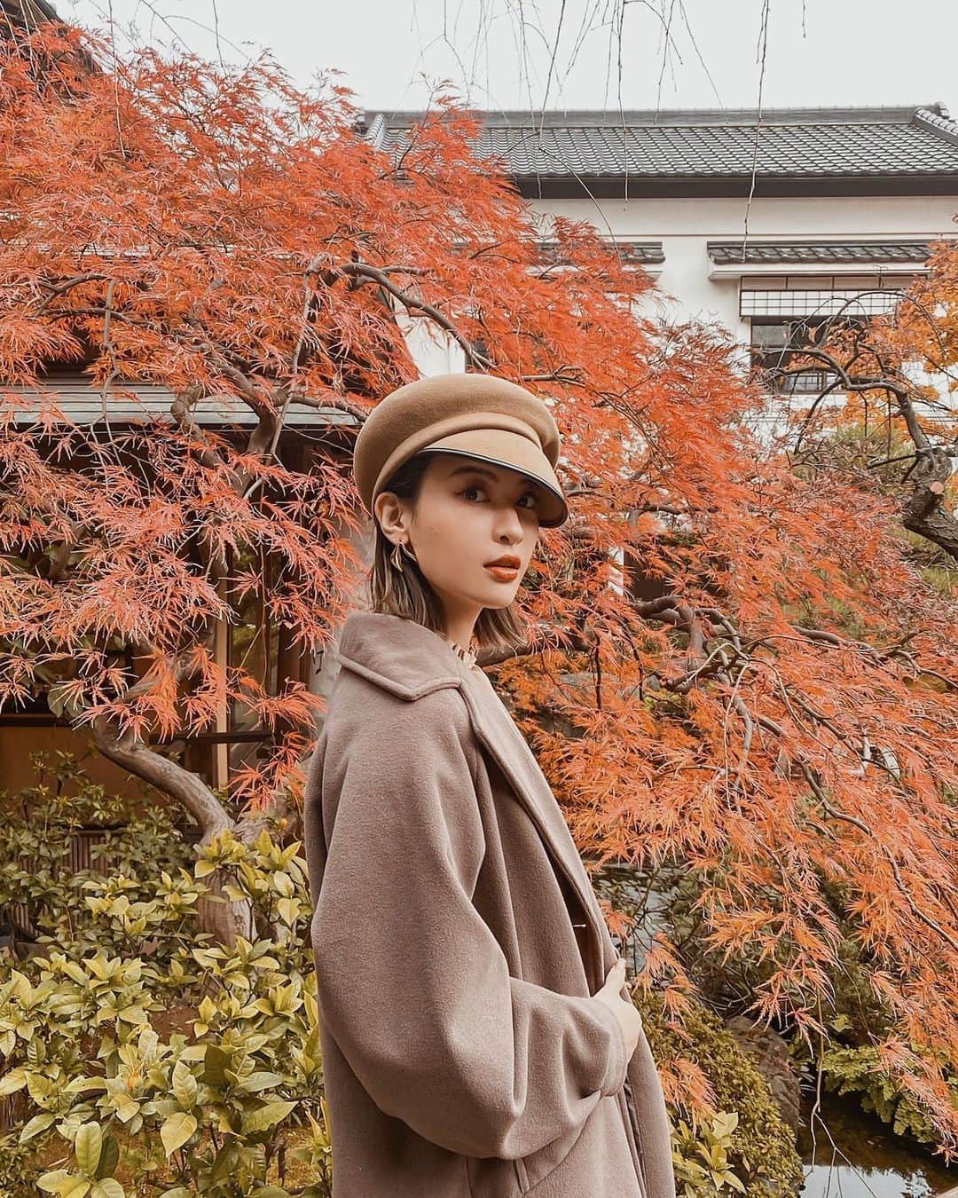 孫きょうのインスタグラム：「🍁🍁🍁  @pruge_clinic 話題のPRP、ぷるぷる注射をお願いして完成系と言われる40日経過したので感想をシェア💁🏻‍♀️  私は頬のコケが気になっていたからベストなバランスを相談してガイコツ改善してもらったよ！💀 自分の血液を使うPRP治療だから持続効果も高いし肌自体がハリが出た気がする✨肝心な頬の影も出来にくくなって疲れ顔が改善された👏🏻  ちなみに施術部位が頬だからか？体質だからか？先生の腕のおかげか？施術当日から目立つような腫れは全くなしでした😳  #ぷるぷる注射 #プルージュ美容クリニック #PRP」