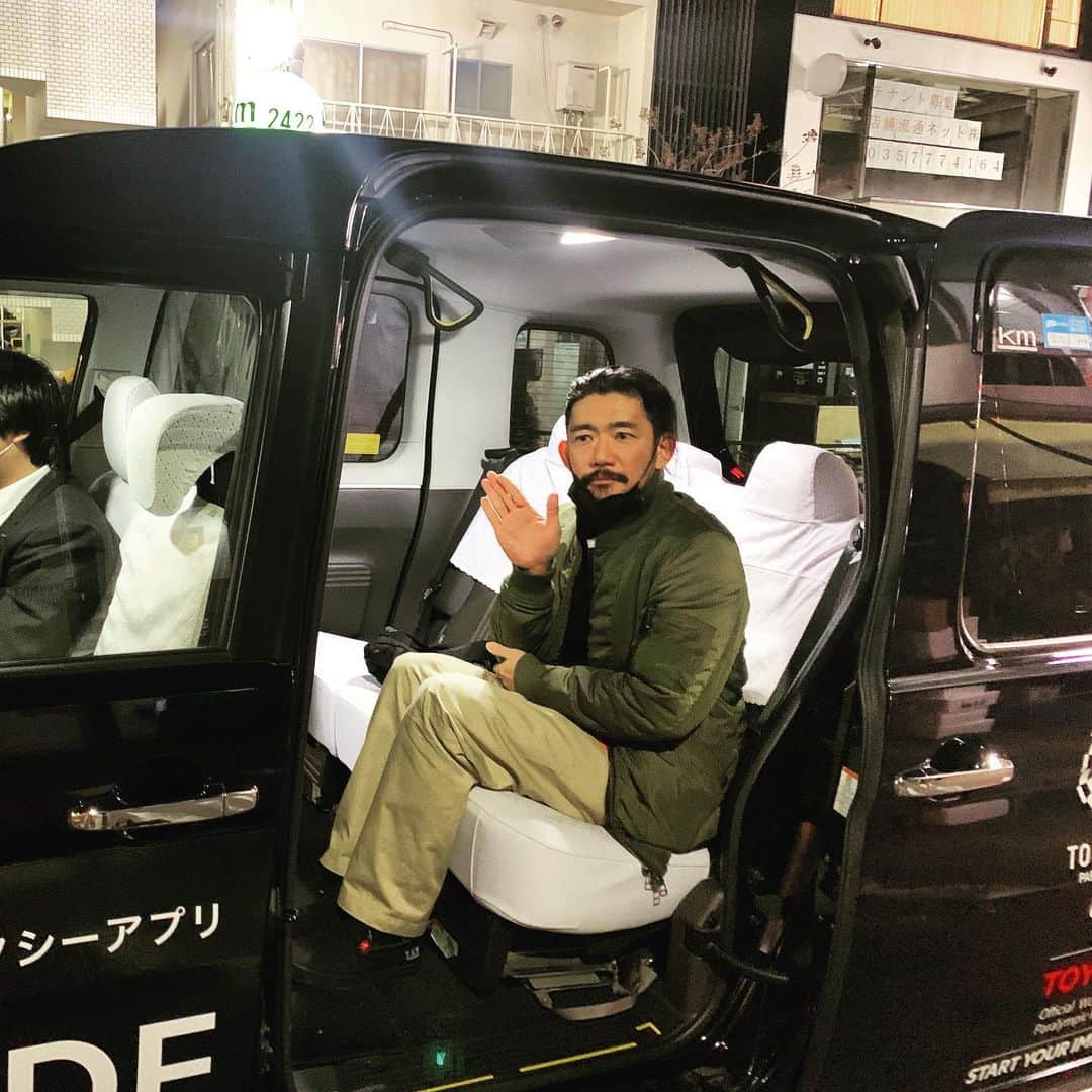 こーいちのインスタグラム：「俺にはタクに乗ってる姿が鬼じゃなくて聖徳太子にしか見えなかったから親近感が更に増しに増した昨夜の帰り際。  #為になる話いっぱい聞けたから尚更」