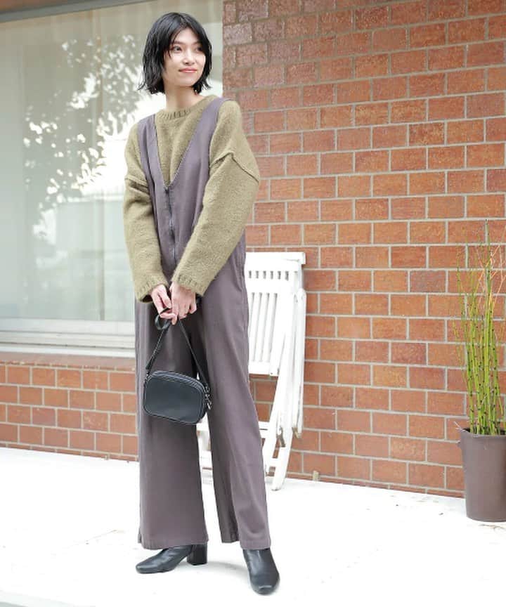 LAKOLE / ラコレさんのインスタグラム写真 - (LAKOLE / ラコレInstagram)「.﻿ #LAKOLE_WOMENS﻿ ＼ WINTER SALEがスタート！／﻿ ﻿ 人気デザインのサロペットが登場！﻿ カジュアルな雰囲気のカツラギ生地に、細かな起毛をかけて暖かみをプラスし、フロントはジップのみのミニマルなデザインに。﻿ ゆったりとしたシルエットで、ラクチンな着心地です。﻿ ﻿ ✔︎ カツラギジップサロペット﻿ (901171) ¥5,060 tax in⇨ ¥4,290 tax in﻿ ﻿ ﻿ #LAKOLE #ラコレ #アレもコレもラクに #サロペット #ニット #サロペットコーデ #コスパ #プチプラコーデ #プチプラ高見えコーデ #プチプラスタイル #冬コーデ #カジュアルコーデ #ラフコーデ #プチプラファッション #womens」12月18日 18時01分 - lakole_official