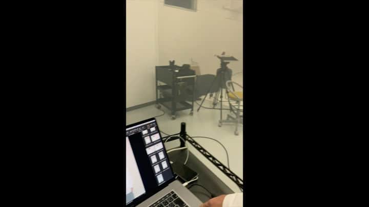 のインスタグラム：「月面シアターにて「moumoon撮影オフショット」動画を新たに公開いたしました✨  moumoonの新しいアーティスト写真の撮影風景、愉快な舞台裏は月面秘密基地のMOVIEからご覧頂けます🌝  是非チェックしてみてください！  #moumoon #月面秘密基地　#オフショット」