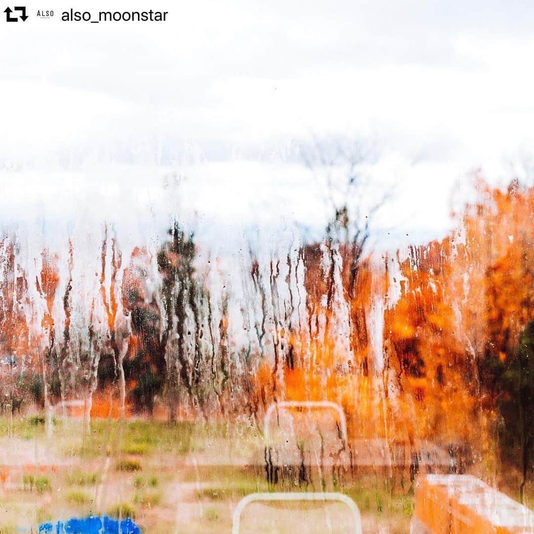 MOONSTARのインスタグラム：「#repost @also_moonstar ・・・ Magazine ALSO Vol.1 Release　店内にて配布中  自分の足で歩く。歩いて自分の目で見たこと、聞いたこと、感じたことなどリアルに体感した「経験」には、かけがえのない価値がある。また、歩くという根源的な行為は時に私たちの思考を知らず識らずのうちにドライブさせてくれることがあります。スピードを落としてゆっくり考える。ゆっくり歩くと物事がみえてくる。何気ないものの中に新しい発見があるかもしれない。 Magazine ALSOを貫いているコンセプトは「A Whole New World」。何の変哲もないありふれた日常から新たな視点や考え方を発見する。これが私たちが考える「A Whole New World（＝新しい世界）」の捉え方です。 ・ 空前絶後の時代の波とも言える、コロナウィルスによる社会の変化に晒されている今、個人の内省や内観する時間が増えたという声を多く聞きます。 連載「歩きながら考える」は、Magazine ALSOの心臓部（『ハート』とふりがなを振りたい）とも言える企画。性別、世代、立場を越えて様々な人の「哲学」に触れるリレーエッセイです。「哲学」というと少々大袈裟に聞こえるかもしれませんが、連載テーマは今、頭に浮かんでいること、〇〇について思うこと、過去に考えたこと。あるいは、こんなところを工夫しているなど...、執筆して頂く方の視点で綴られた独自の思索を、多くの読者にお届けできたらと思います。 ・ 創刊号のスタートを切っていただくのは、先ごろ一号限定復刊した伝説のカルチャー誌「relax」の元編集長、岡本仁さん  @manincafe です。」
