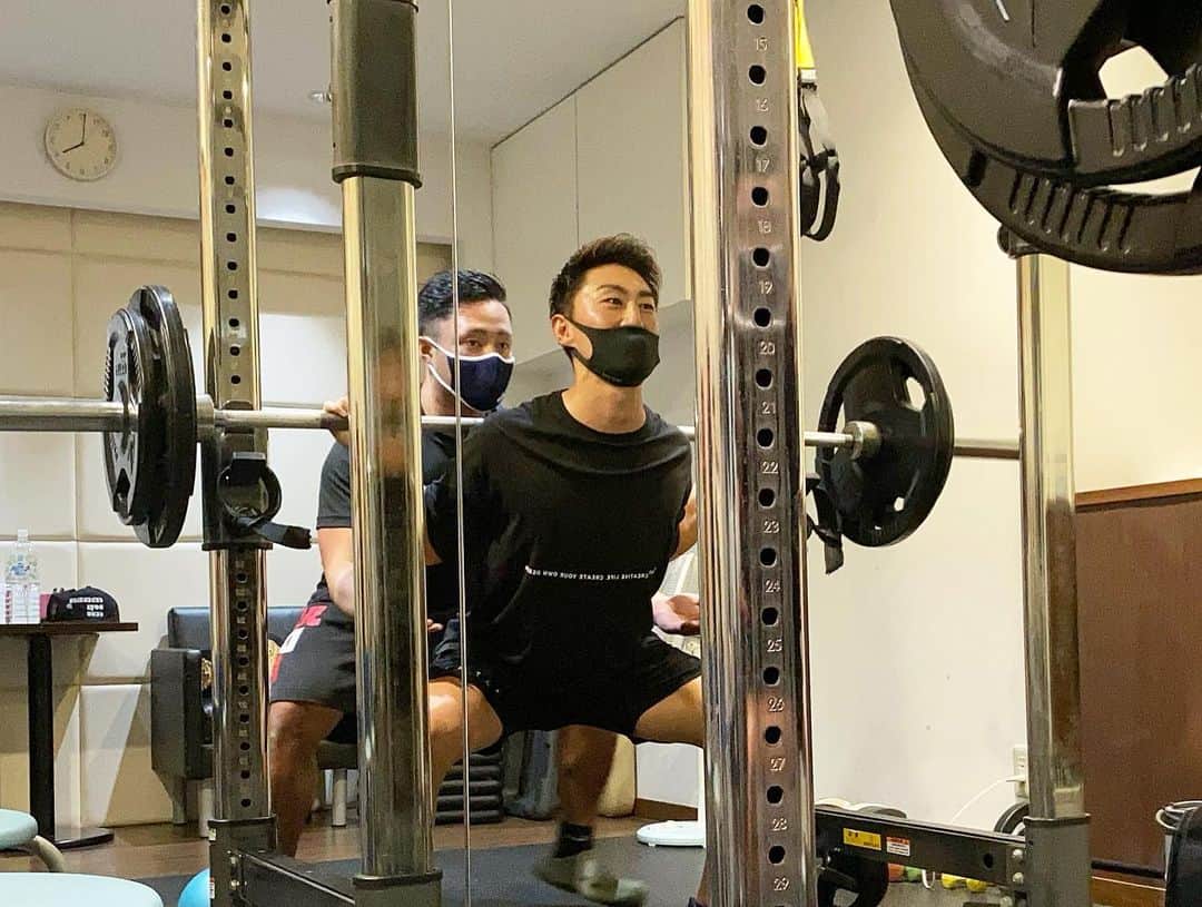 山崎秀晃さんのインスタグラム写真 - (山崎秀晃Instagram)「フィジカル最強💪 質も大事ですが山崎は見映え重視です。 wizusの皆さんいつもありがとうございます🙏 @wizus.machida #workout #fitness」12月18日 17時55分 - hideaki1987