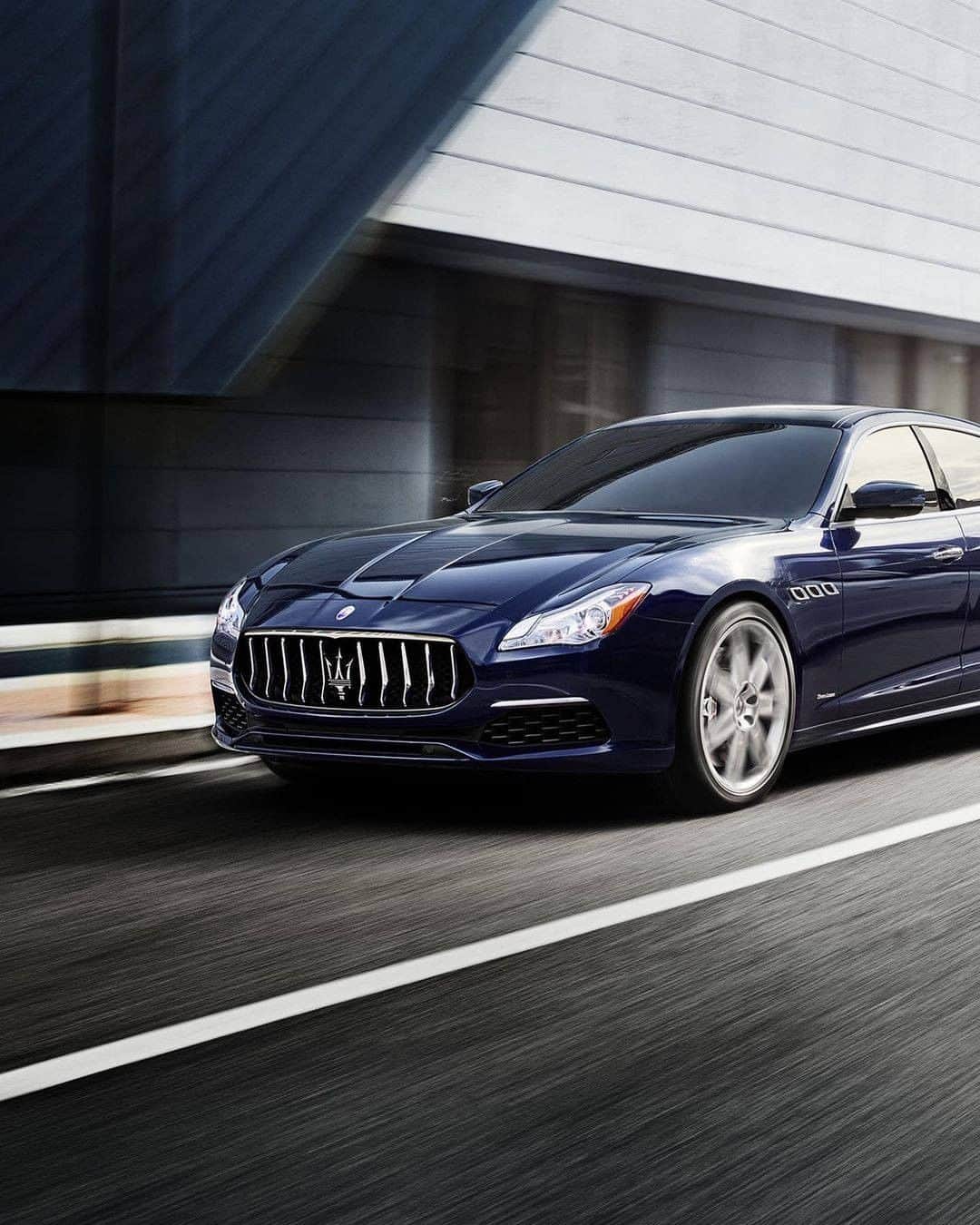 Maserati Japan | マセラティ ジャパンのインスタグラム：「1963年に誕生した初代クアトロポルテから半世紀、モータースポーツの血統を受け継ぎ、色褪せることのない気品と存在感を放つスタイルで走り続けます。  クアトロポルテの詳細はこちら https://www.maserati.com/jp/ja/models/quattroporte  #Maserati #マセラティ #MaseratiJapan #マセラティジャパン #Quattroporte #クアトロポルテ」