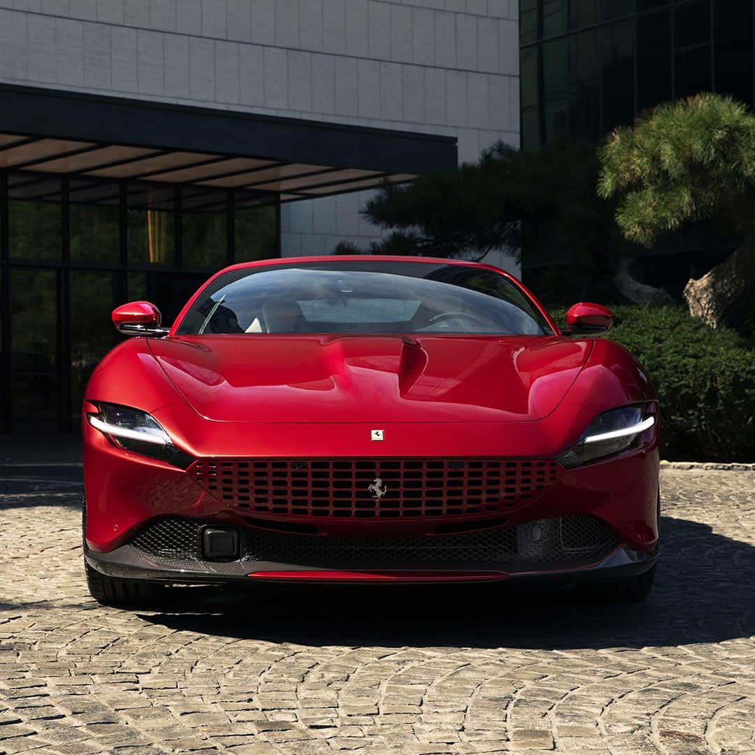 フェラーリさんのインスタグラム写真 - (フェラーリInstagram)「Ultimate elegance: the #FerrariRoma brings #LaNuovaDolceVita to #Beijing. The model’s silhouette is the result of a minimal design with sinuous lines that preserve the car’s purity of form. Its incredible powertrain, a V8 engine capable of delivering 620 cv, represents the pinnacle of performance in its category. #Ferrari」12月18日 18時00分 - ferrari
