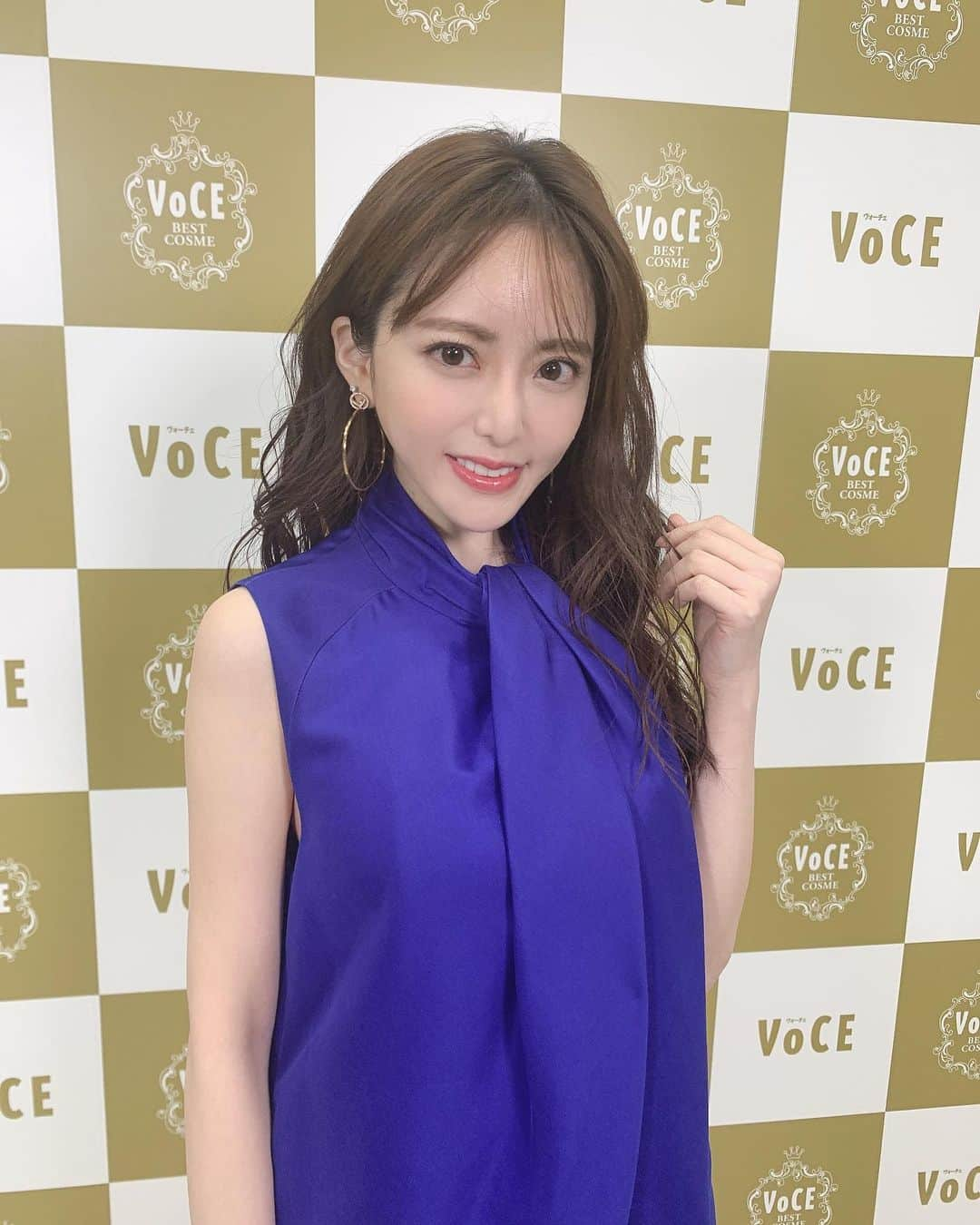 谷亜沙子さんのインスタグラム写真 - (谷亜沙子Instagram)「『VOCE BEST COSMETICS AWARDS 2020』12/18(金) オンライン開催決定!!私もMCとしてこの後出演します。 配信日時　2020年12月18日(金)　19:00配信開始　20:00頃配信終了予定 配信方法　YouTubeライブ配信【VOCE公式チャンネル】 視聴用URL: https://youtu.be/P-P92RHCVSI  年間ベストコスメ各部門1位発表もされるのでぜひ見てね❤︎  #voce #makeup #makeup #bestcosmetics」12月18日 18時06分 - asyakodayo