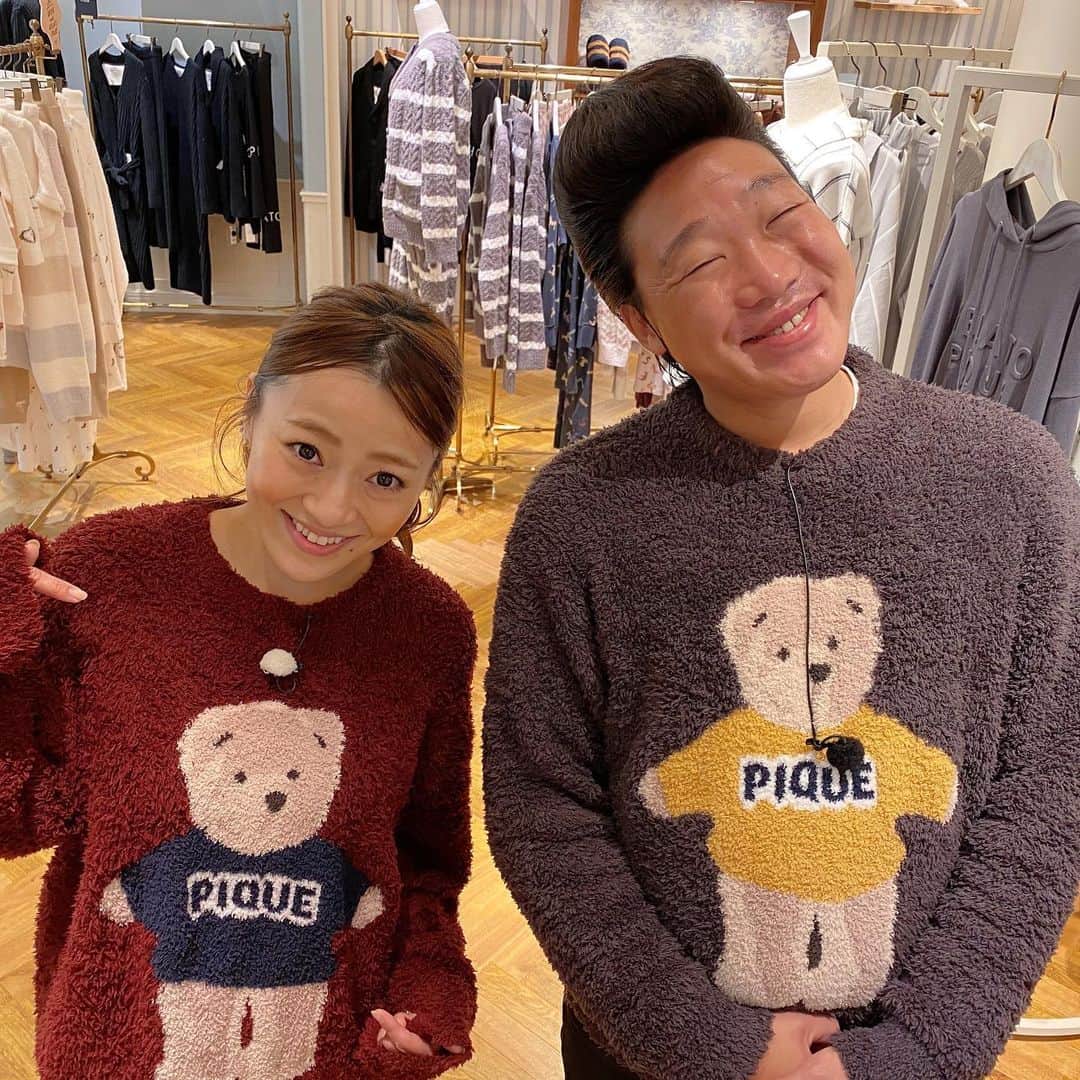 のインスタグラム：「擬似クリスマス🎄擬似デート❤️  現在の私に出来ないことを 一緒に全て叶えて頂きました。  もう、まさに  神やぞん🗽✨ 『かみやぞん✨』  元気を、癒しを、ハートを⁉️ たくさん分けてもらいました。 みやぞんさん 本当に本当にありがとうございました🙇‍♀️  ところで… ペアルックいかがでしょう⁇ ステキじゃないですかぁ♡…⁈ 現在は、おうちで シングルルックしております🐻  #みやぞん さん #ペアルック #ジェラピケ #部屋着 #ルームウェア #おうち時間 #🐻 #grenoble #レモンケーク #絶品 #🍋 #チンチラ #ミーアキャット #ハリネズミ #dog #cat #🐶 #🐱」