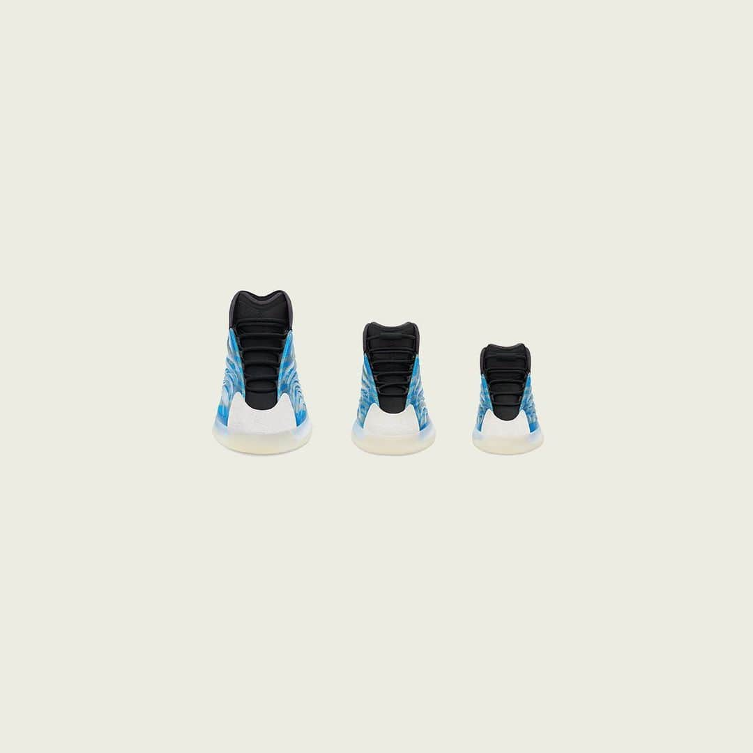 アトモスさんのインスタグラム写真 - (アトモスInstagram)「. 12/23(WED)よりadidas YEEZY QNTM "FROZEN BLUE"が登場。 新たに登場する新色モデルでは、神話に登場する「Kadmiel（カドミエル）」の名を冠し、YEEZY 700 V3"AZARETH"を彷彿とさせるフローズンブルー/ミントグリーンでアッパーを構築。アッパー素材にはメッシュの編み上げる密度を部分によって調整したプライムニット生地と、それを覆う暗闇で光るグローインザダーク仕様のTPUパーツを採用し、ソールには高い耐久性と衝撃吸収性を備えた「BOOSTフォーム」を搭載。バッシュに必要不可欠な通気性やクッション性能などの高い機能性を実現している。ヒールには強い光を反射する3Mリフレクティブ素材があしらわれ、夜間でも高い視認性を発揮する。 . In the new color model that appears, the upper is constructed in frozen blue / mint green, which is reminiscent of the YEEZY 700 V3 "AZARETH", bearing the name of "Kadmiel" that appears in the myth. The upper material is a prime knit fabric with the mesh knitting density adjusted according to the part, and the glow-in-the-dark TPU parts that shine in the dark that cover it, and the sole is "BOOST" with high durability and shock absorption. Equipped with "form". It realizes high functionality such as breathability and cushioning performance that are indispensable for bash. The heel is decorated with 3M reflective material that reflects strong light, providing high visibility even at night. . #adidas #yeezy #yeezyboost #yeezy #yeezyqntm #frozenblue #kanyewest #atmos #atad #sneaker  #アディダス #アトモス #イージー」12月18日 18時13分 - atmos_japan