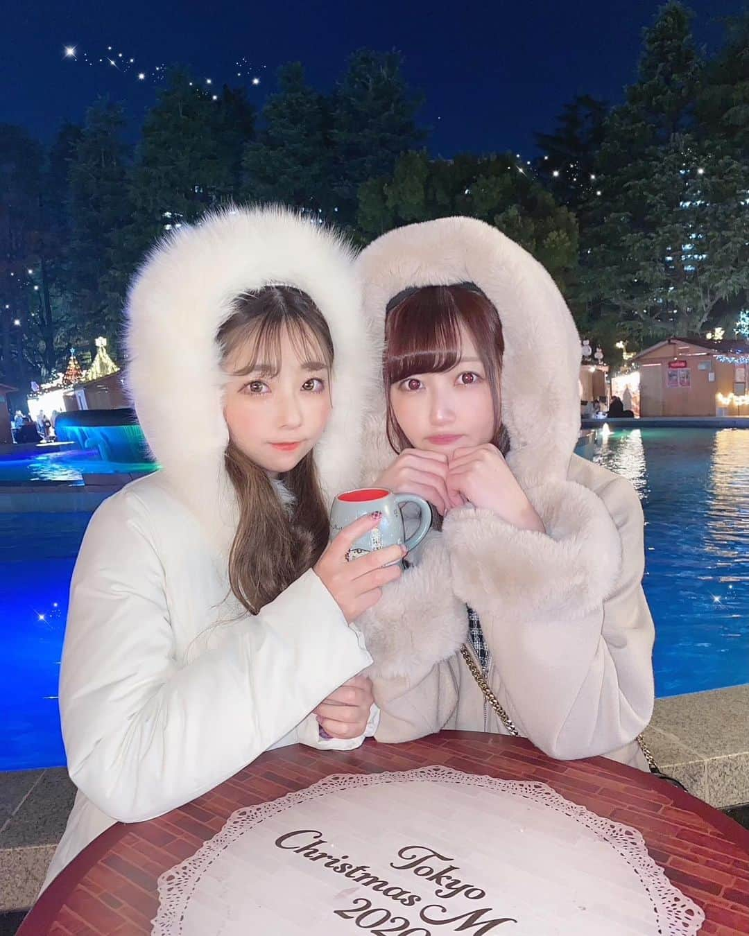 なっちゃんのインスタグラム：「#クリスマスマーケット#日比谷公園#双子」