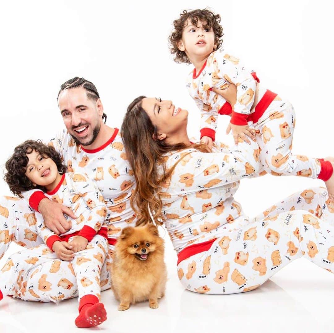 ショーン・ガルニエさんのインスタグラム写真 - (ショーン・ガルニエInstagram)「🔥 @toixmoi 🔥 FÉLICITATION a ❤️ @souhila.garnier pour son nouveau projet ! Le même pyjama pour toute la famille  FOLLOW ➡️➡️ @toixmoi   #garnierfamily」12月18日 18時20分 - seanfreestyle