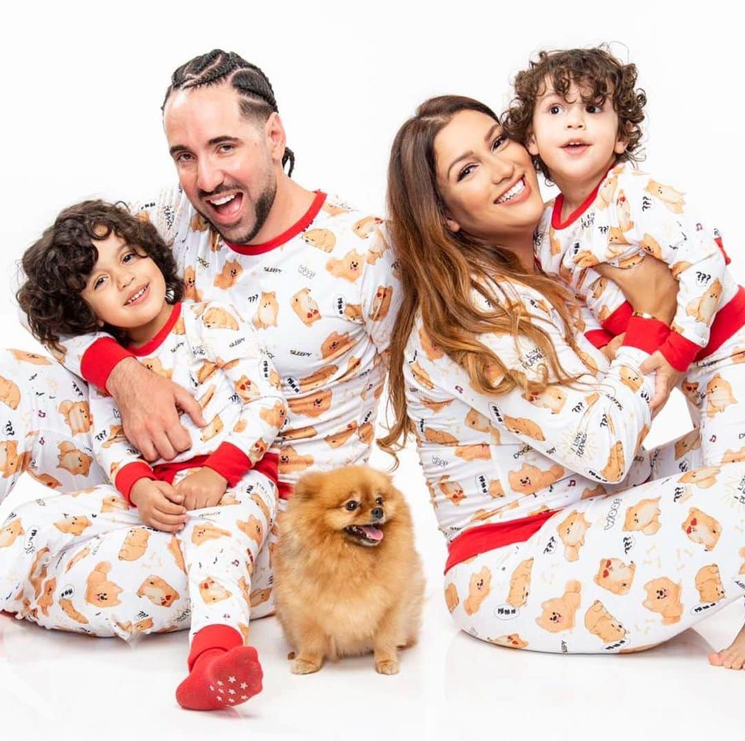 ショーン・ガルニエのインスタグラム：「🔥 @toixmoi 🔥 FÉLICITATION a ❤️ @souhila.garnier pour son nouveau projet ! Le même pyjama pour toute la famille  FOLLOW ➡️➡️ @toixmoi   #garnierfamily」