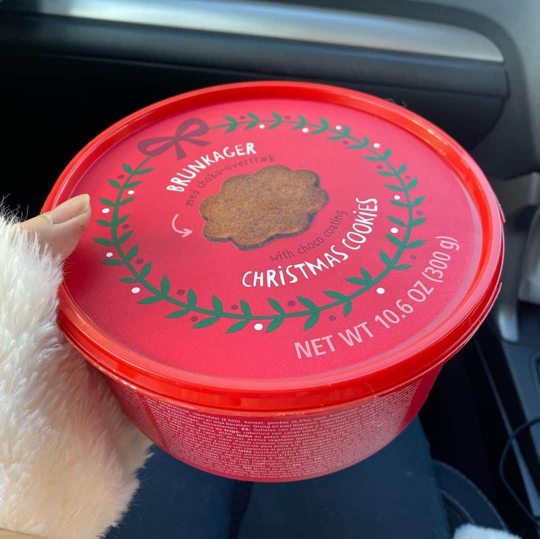 Ami さんのインスタグラム写真 - (Ami Instagram)「フライングタイガーに売ってるこのジンジャークッキーが、とてつもなく美味しくて感動🍪💕 クリスマスが終わる前に、ストックいっぱい買いに行かなきゃ‼︎‼︎‼︎」12月18日 18時25分 - ami_dream05
