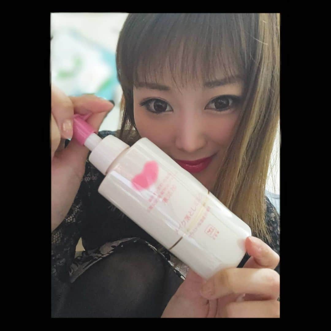 松浦麻里奈のインスタグラム：「カウブランド 無添加メイク落としミルクで、 ガッツリメイク落とす〜😝🌷  リニューアル発売して、 なめらかミルクで、ちょっと水っぽく🙆🌸  無添加なのに、肌に余分な負担をかけず すっきり落としてくれるのいい。  セラミド（保湿成分）も入ってるし、 乾燥しがちな肌にも嬉しいわ(〃ﾟ3ﾟ〃)  #カウブランド#無添加#メイク#make#メイクアップ #コスメ#Cosme#メイク落とし#化粧品#化粧落とし#beauty  #pr」