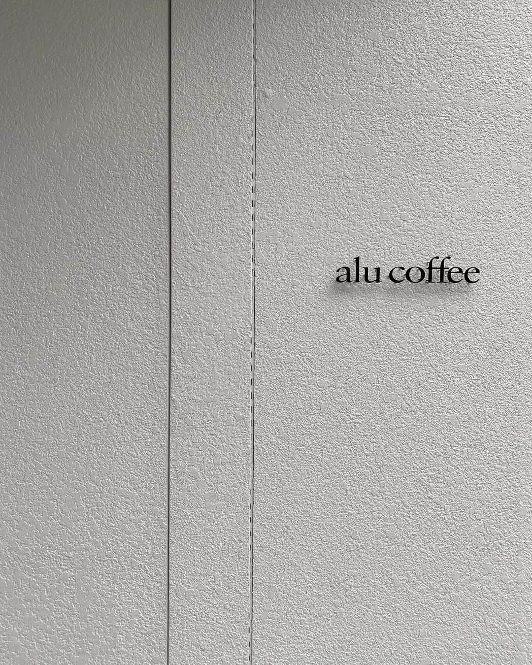 宮上葵さんのインスタグラム写真 - (宮上葵Instagram)「.  オレンジの照明ってなんかすき〜🍊  #alucoffee #福岡カフェ #博多カフェ」12月18日 18時35分 - __aoimon