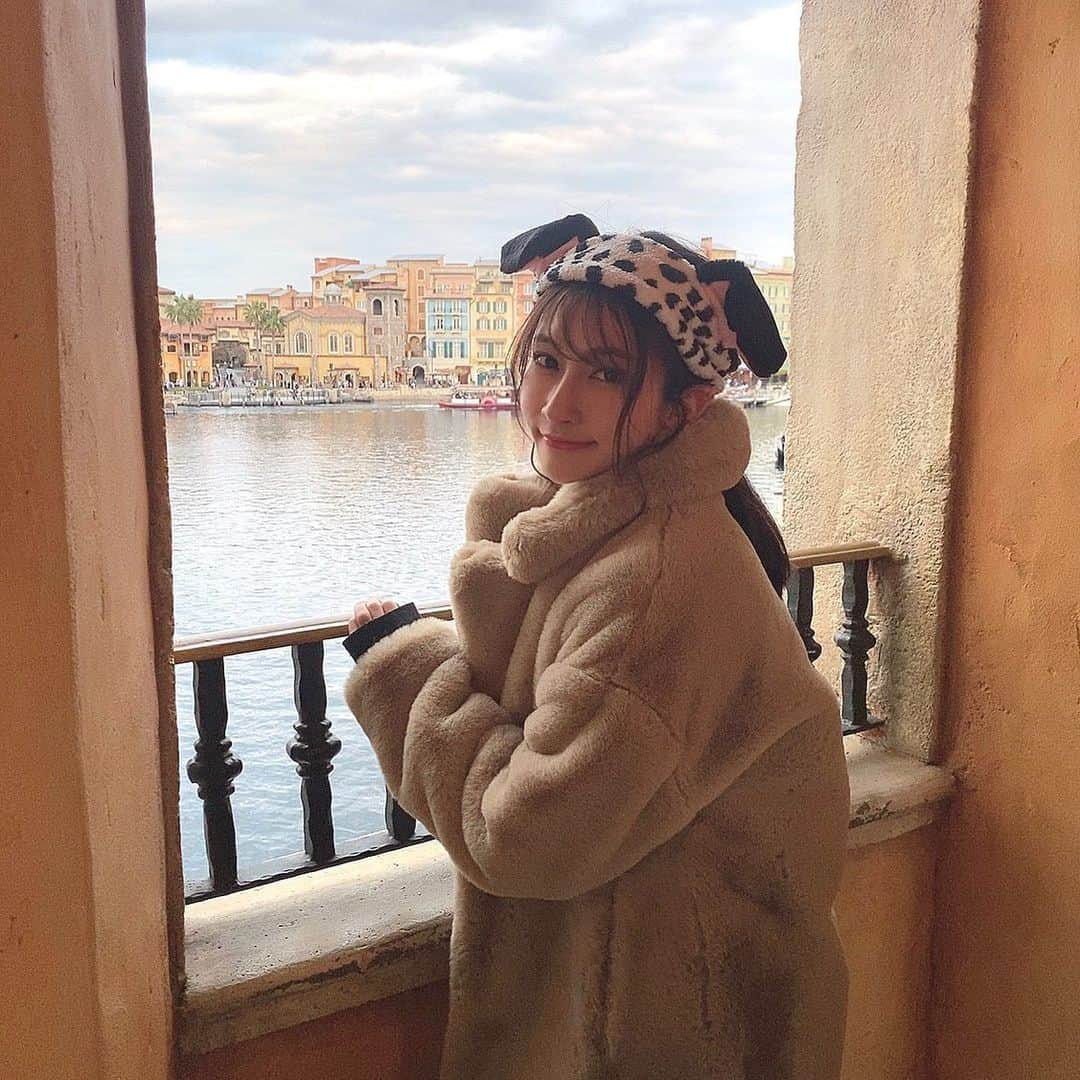 浦田直佳のインスタグラム：「. もこもこあったかい❤️🤎 . #disney #disneysea #ディズニーコーデ  #zara #フェイクファー  #看護師 #美容看護師 #nurse  #カフェ巡り #カフェスタグラム  #カフェ好きな人と繋がりたい #followｍe」