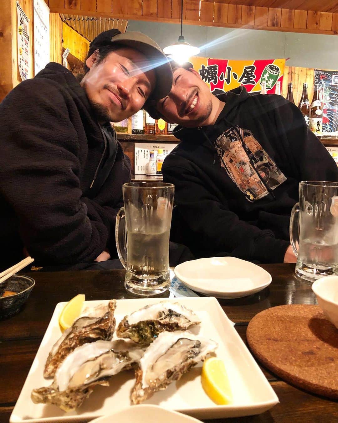 hoshinofumikaのインスタグラム：「これも全部スノーボード！ 😻🍴🦪🥩📲♨️🍛❄️ 北海道最高🔥 雪国の魅力大爆発🤝💥 . . .  #富良野 #北海道 #旭川 #hokkaido #snowboarding #snowboard #snow #winter #japan #ootd #スノーボード #スノボ #スノボー #スノボ女子 #スノボ好きな人と繋がりたい #冬 #スキー場 #スキー #生牡蠣 #ジンギスカン #温泉　#スープカレー」