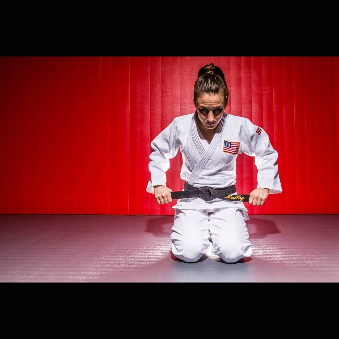 マルティ・マロイのインスタグラム：「My face when I see someone leave their belt on the mat during practice 😡. Got a better caption? Let's hear it in the comments!」