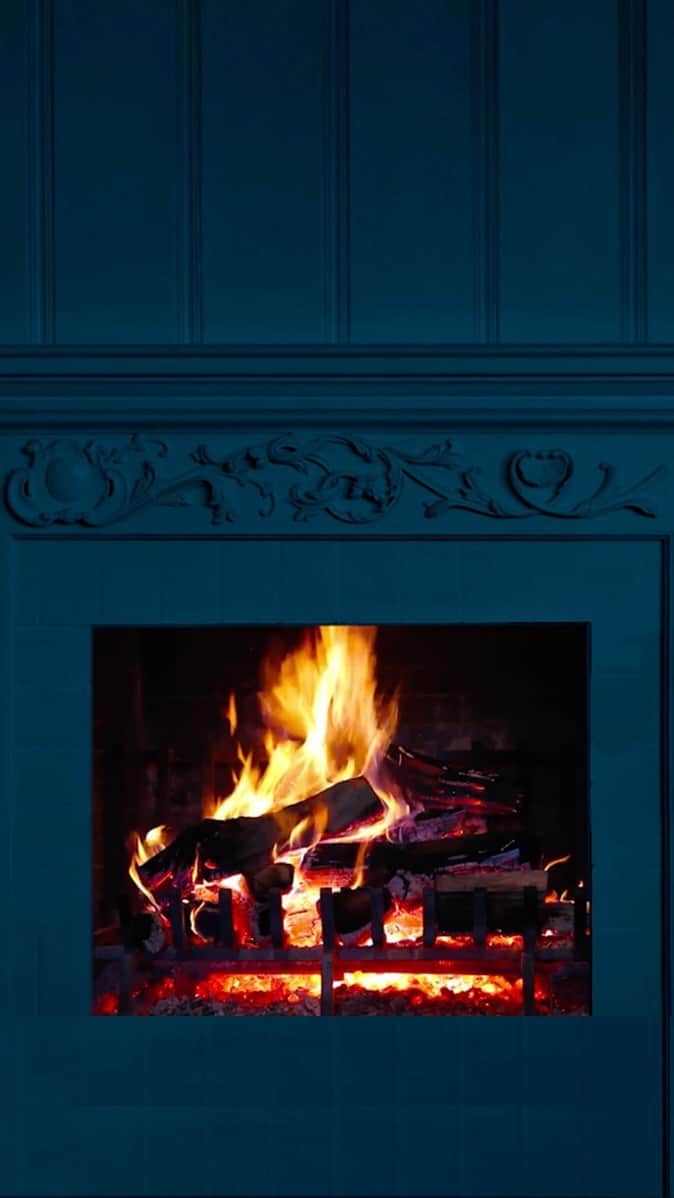Airbnbのインスタグラム：「Join @airbnbexperiences around the virtual fire for a special holiday-inspired musical event. 🔥 For more ways to get together even when we can’t be together, check out the link in our bio.」