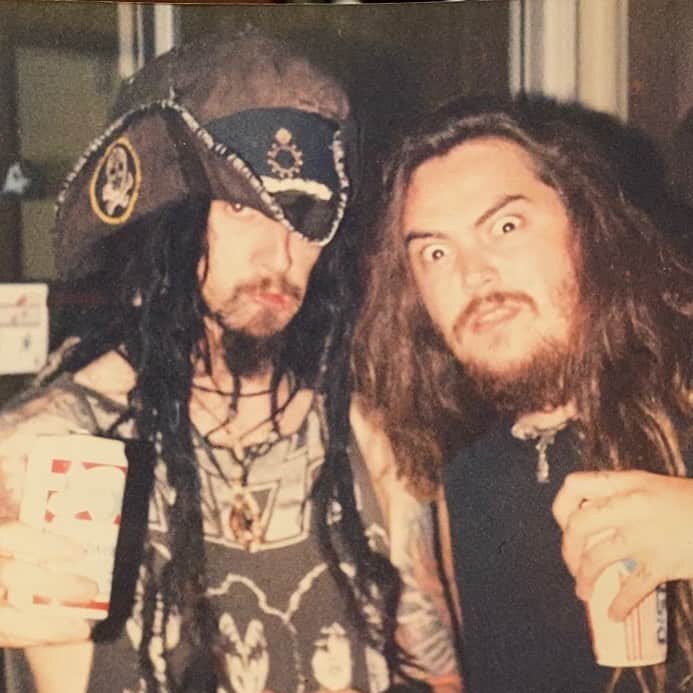 ロブ・ゾンビのインスタグラム：「With Max from Sepultura backstage somewhere back in 1993... I believe. #robzombie #sepultura #maxcalavera #flashbackfriday」