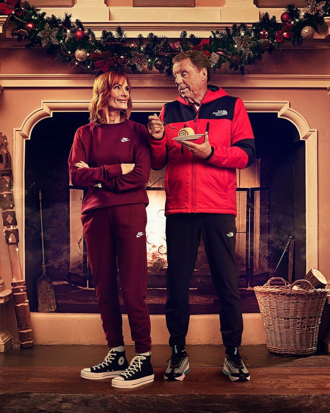 FOOTASYLUMさんのインスタグラム写真 - (FOOTASYLUMInstagram)「Celebrate Christmas in style. 🎁  Shop the look & pick up @thenorthfaceuk Himalayan Synthetic Parka Jacket & @Nikesportswear Womens Essential Crewneck Sweatshirt!  #Footasylum #TheNorthFace #Nike #TraditionIsBoring」12月19日 4時15分 - footasylum