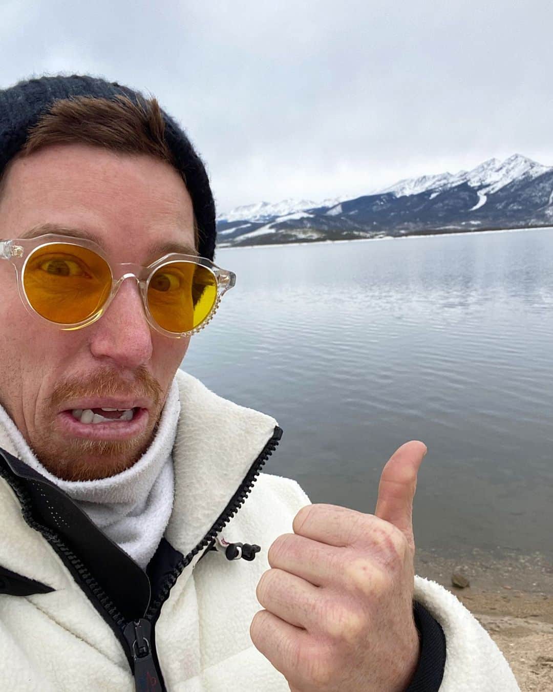 ショーン・ホワイトのインスタグラム：「If this lame photo of me hits 100k likes I’m gonna lose my mind and jump in this freezing lake for you guys In my next post ..... I dare you 😳🧜🏻‍♂️」