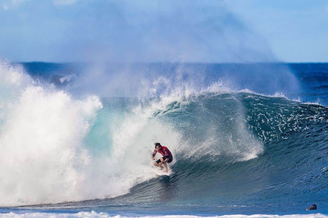 ジョーディ・スミスさんのインスタグラム写真 - (ジョーディ・スミスInstagram)「Yesterday’s action 📷 @tallteef  @redbull_surfing #pipemasters #hawaii」12月19日 4時48分 - jordysmith88