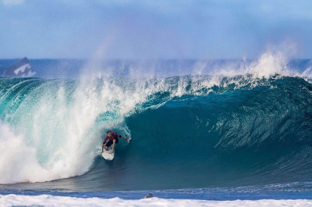 ジョーディ・スミスさんのインスタグラム写真 - (ジョーディ・スミスInstagram)「Yesterday’s action 📷 @tallteef  @redbull_surfing #pipemasters #hawaii」12月19日 4時48分 - jordysmith88