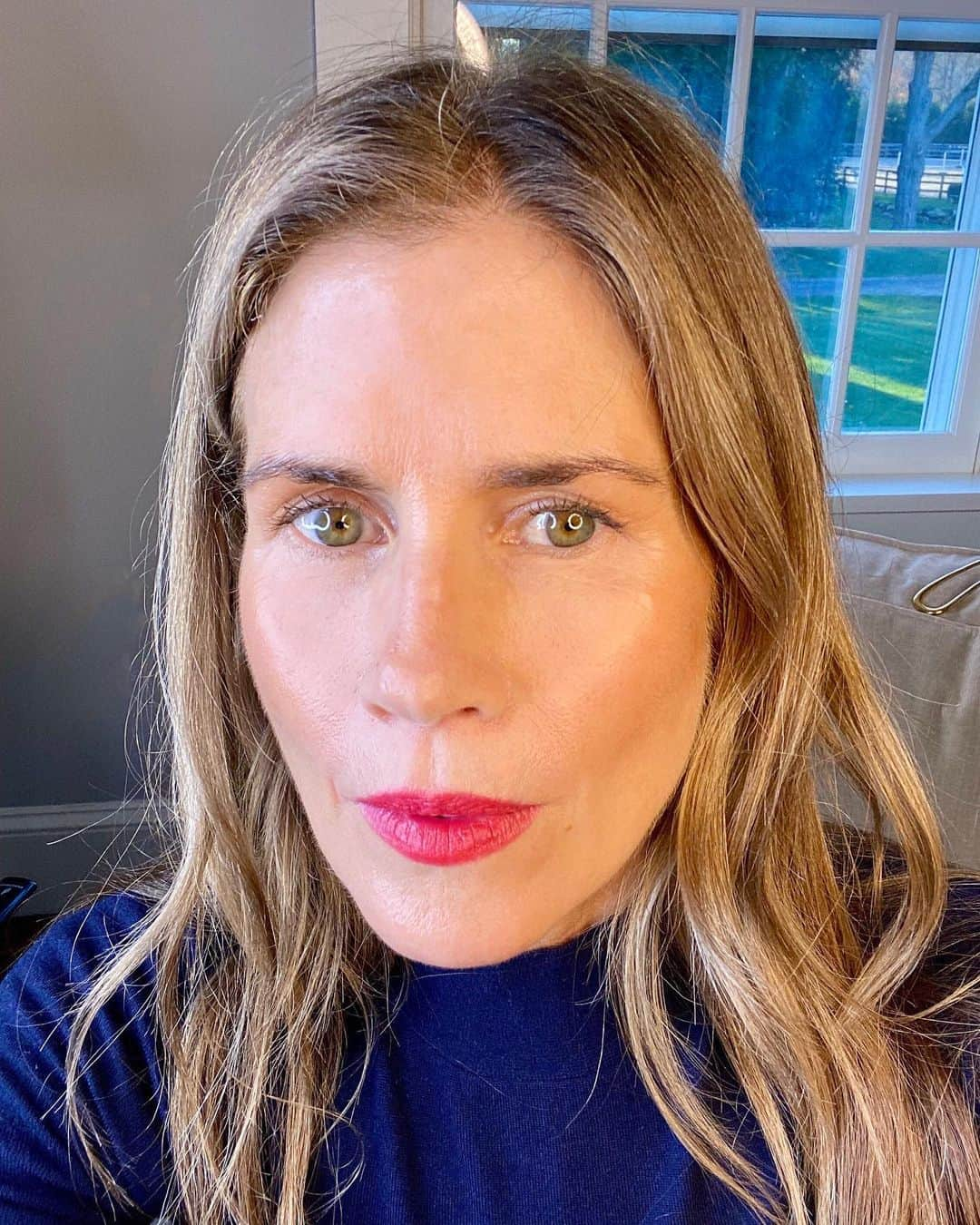 グッチ・ウェストマンさんのインスタグラム写真 - (グッチ・ウェストマンInstagram)「Happy Friday! Getting into the holiday spirit by revisiting one of my favorite looks💄😘💋   Used our @westmanatelier: Lip Suede in Tomato Red Super Loaded Tinted Highlighter Peau de Soleil (on the cheeks & my lids) + Eye Love You Mascara」12月19日 4時44分 - gucciwestman