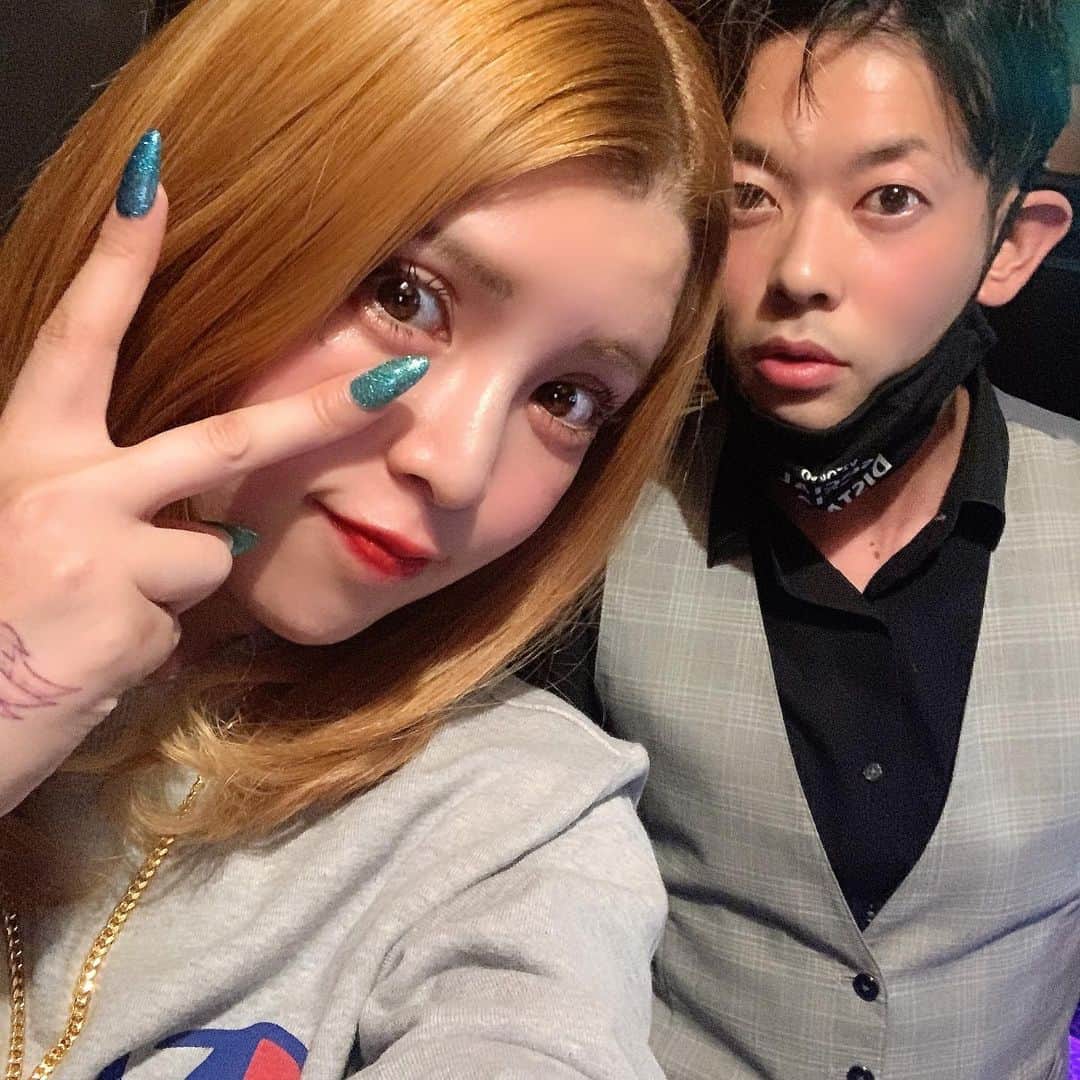 坂口杏里のインスタグラム：「BARカシェット オープンしました❤️✨ 18:00までやってるので 是非お待ちしてます🙈  普段夜来れない方々 是非💕朝昼晩夕方飲み🎶  今日もとことんいくよー😂  09054307175  ↑何かあればこちらまで！ BAR CACHETTE (カシェット) 東京都新宿区歌舞伎町2-11-7 メトロビル4階  お待ちしてますん💕 男性１時間3000円 女性１時間1500円 （飲み放題）  ライン交換写メ撮ろ☺️」