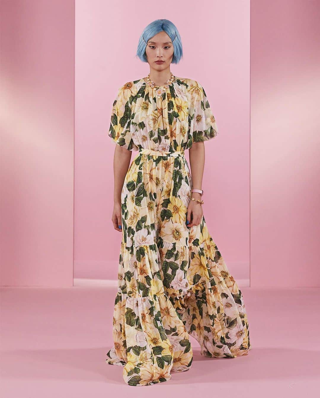 ドルチェ&ガッバーナさんのインスタグラム写真 - (ドルチェ&ガッバーナInstagram)「⁣#DolceGabbana presents #DGDigitalShow2: Power Pastel ⠀ The new Women’s collection features the perfect combination of soft colours, clean silhouettes and floral details. ⠀ ⠀ The looks include a short-sleeved, long floral chiffon dress, a short lace shirt paired with matching trousers and brocade slip-ons feauturing a baroque logo, and a silk lace-stitch sweater with a pleated lamé jacquard midi skirt and bejewelled pumps. ⠀ ⠀ The outfits are accessorised with floral jewellery, a light blue #DGDevotionBag and a #DGDolceBox. ⠀ ⠀ Discover the looks at the link in bio.」12月19日 4時57分 - dolcegabbana