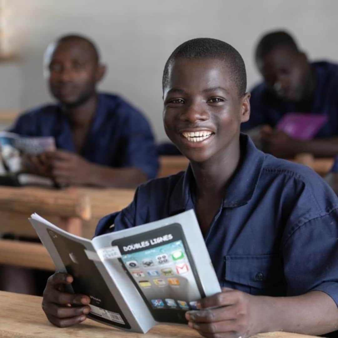 unicefさんのインスタグラム写真 - (unicefInstagram)「Béhé, 17, left his hometown of Bangolo in western Côte d’Ivoire about six years ago. After living on the streets of the capital, Abidjan, he travelled further west to the town of San-Pedro earlier this year. COVID-19 cases were just being reported in the country, and the resulting curfews made it even harder for those living on the streets to find enough food or money to survive.⠀ ⠀ “At first, I wasn’t afraid of the disease itself, but I knew it would have an impact on us,” Béhé says. “During the curfew, I was often chased by armed men in the streets.”⠀ ⠀ Béhé says it was a relief when he was approached by a social worker, who invited him to a UNICEF-supported child protection centre.⠀ ⠀ “They gave me everything I needed to be able to protect myself against COVID-19,” he says. “I’m also getting counselling, and food and other support. The strict routine and numeracy classes at the centre have taken a bit of getting used to, but I feel like I have hope here. And I’m happy that I’m able to learn things that can help me in the future.”⠀ ⠀ Interested in mechanics, Béhé wants to open his own garage one day. “I dream of my parents seeing me happy and being proud of me.” ⠀ ⠀ Since the start of the pandemic, UNICEF and partners in Côte d’Ivoire have helped to identify and support 646 children in street situations by mid-December, providing them psychosocial support, accommodation and care in transit centres. Many are unaccompanied migrant children separated from their families. Of the 646 children, 126 have already been reunited with their family. #MigrantsDay @unicefcotedivoire © UNICEF/Dejongh」12月19日 4時55分 - unicef