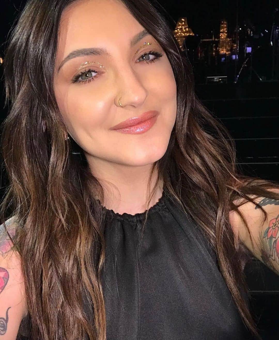 Julia Michaelsのインスタグラム：「If you didn’t catch me and my human on the voice the other day, we had such a wonderful time! Go check it out! :) always love being there 😙」