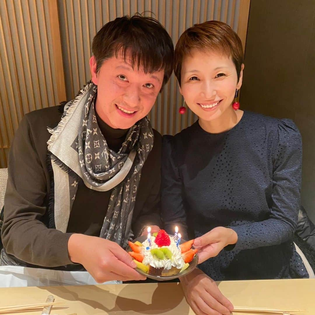 涼紫央さんのインスタグラム写真 - (涼紫央Instagram)「8回目の結婚記念日♡ 帰ってきたら なゆの5本目の🦷歯が 抜けていました。  お決まり　トゥースフェアリーにお手紙🧚‍♂️」12月19日 5時02分 - toitoitoi