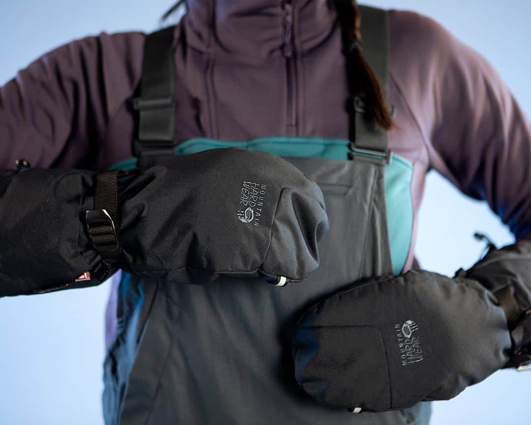 マウンテンハードウェアさんのインスタグラム写真 - (マウンテンハードウェアInstagram)「Get waist-deep in pow without worry. Check out this season’s bibs and pants, featuring everything from insulated to uninsulated, a low-profile suspender design to full coverage, and women’s specific styles.」12月19日 5時23分 - mountainhardwear