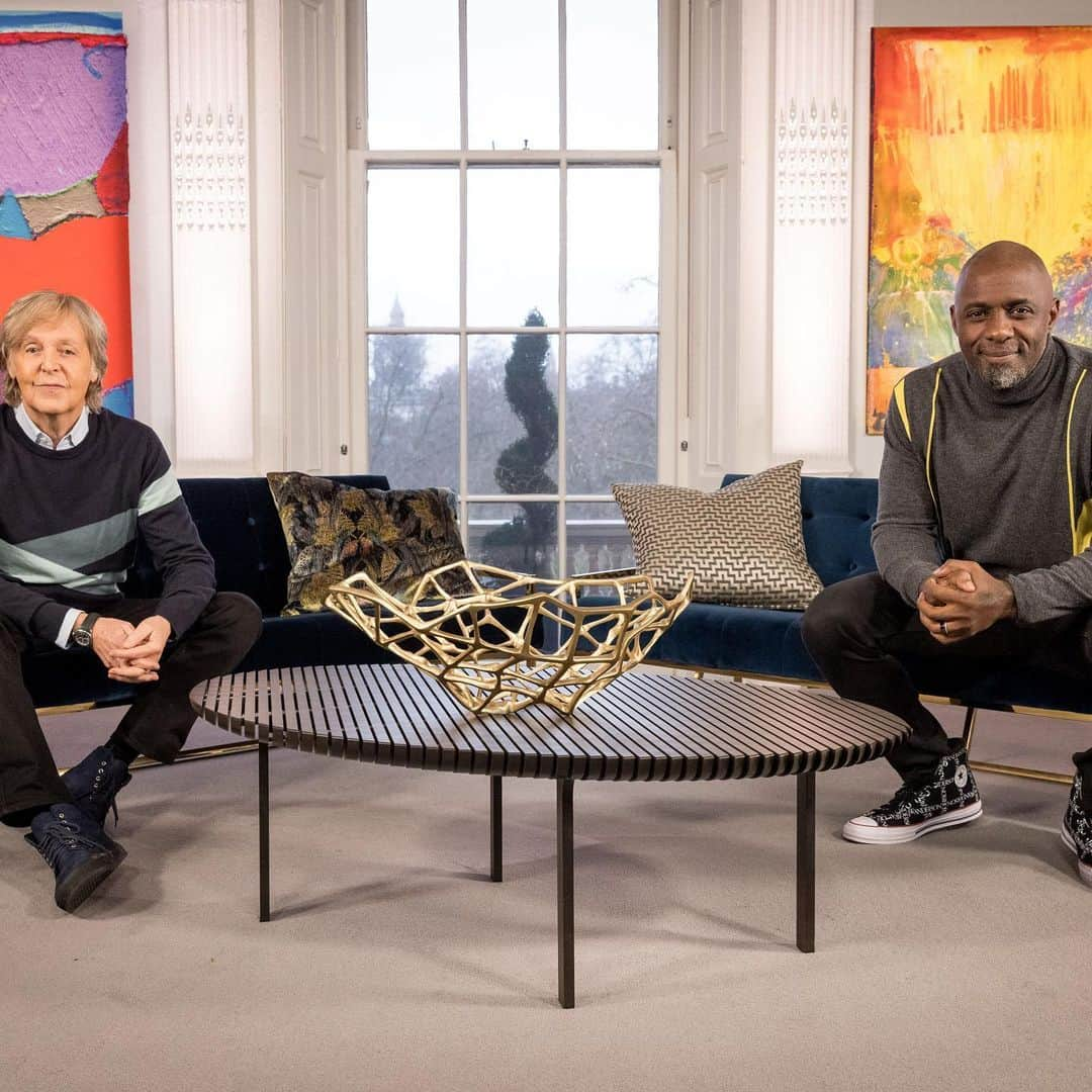 イドリス・エルバのインスタグラム：「This was an opportunity I was never going to miss! The chance to have a fascinating conversation with the legendary @paulmccartney for the @bbc Watch it Saturday 19 December 9.20pm @bbcone   You’ll enjoy it as much as I did...trust 🙌🏾  Available on BBC iPlayer and BBC Sounds post broadcast and on @bbcradio2 on Wednesday 23 December, 9-10pm」