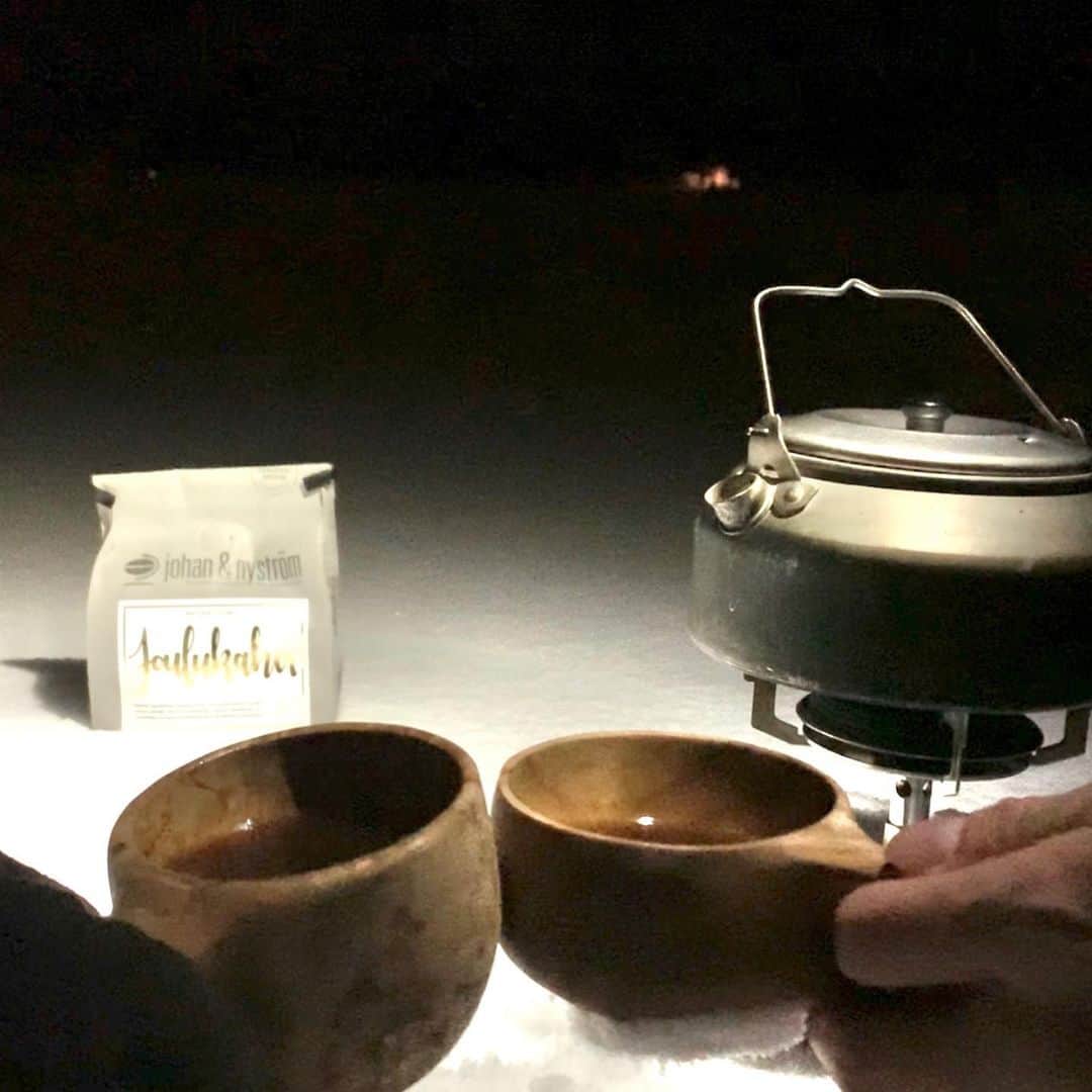 田中亜土夢さんのインスタグラム写真 - (田中亜土夢Instagram)「ククサをゲット♪  ククサは白樺のコブをくり抜いて作ったコップ！  #kuksa 🇫🇮 #フィンランド #ククサ #白樺 #koivu #アウトドア」12月19日 5時18分 - atom_tanaka_official
