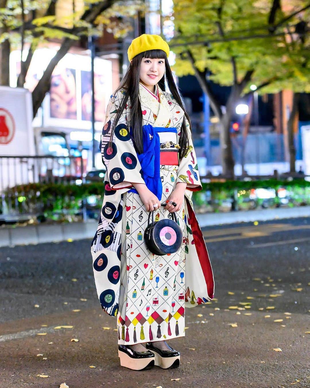 Harajuku Japanさんのインスタグラム写真 - (Harajuku JapanInstagram)「20-year-old Japanese student Merica (@_mericaaaaaa_) on the street in Harajuku wearing a kimono with a modern pop print and color block obi by Tsumori Chisato, a Memnon vinyl record handbag, and Vivienne Westwood rocking horse shoes. She was also wearing a face mask by Harajuku art label Erostika, but she took it off for the photos. Swipe left to see a shot of her colorful obi!!」12月19日 5時20分 - tokyofashion