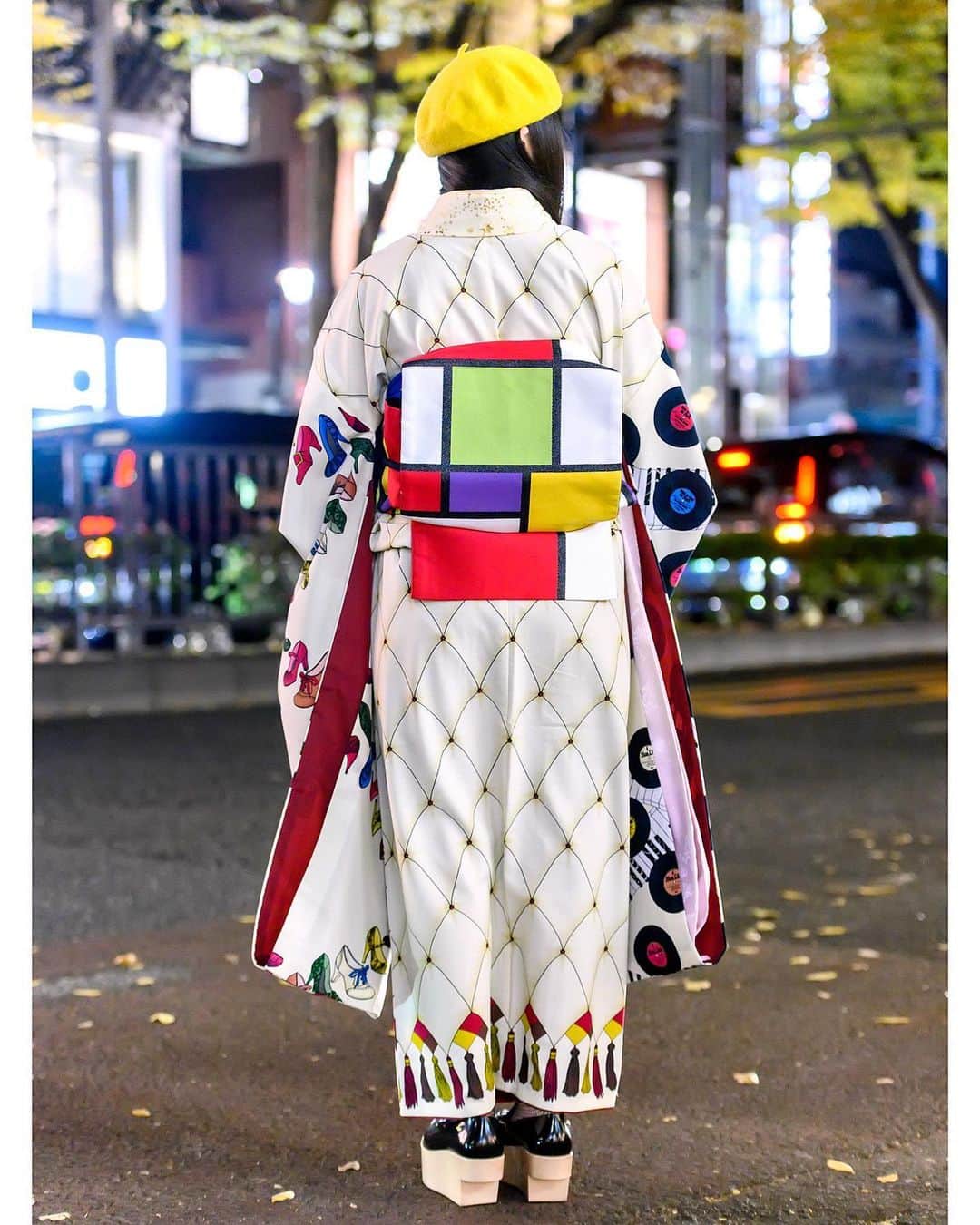 Harajuku Japanさんのインスタグラム写真 - (Harajuku JapanInstagram)「20-year-old Japanese student Merica (@_mericaaaaaa_) on the street in Harajuku wearing a kimono with a modern pop print and color block obi by Tsumori Chisato, a Memnon vinyl record handbag, and Vivienne Westwood rocking horse shoes. She was also wearing a face mask by Harajuku art label Erostika, but she took it off for the photos. Swipe left to see a shot of her colorful obi!!」12月19日 5時20分 - tokyofashion