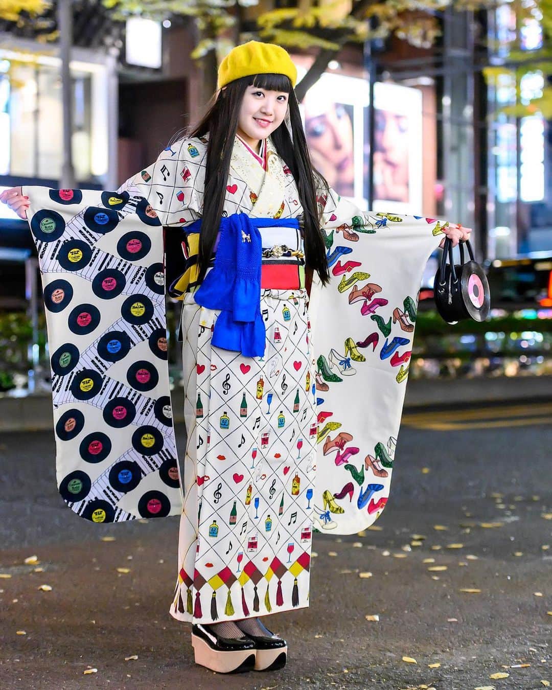 Harajuku Japanさんのインスタグラム写真 - (Harajuku JapanInstagram)「20-year-old Japanese student Merica (@_mericaaaaaa_) on the street in Harajuku wearing a kimono with a modern pop print and color block obi by Tsumori Chisato, a Memnon vinyl record handbag, and Vivienne Westwood rocking horse shoes. She was also wearing a face mask by Harajuku art label Erostika, but she took it off for the photos. Swipe left to see a shot of her colorful obi!!」12月19日 5時20分 - tokyofashion