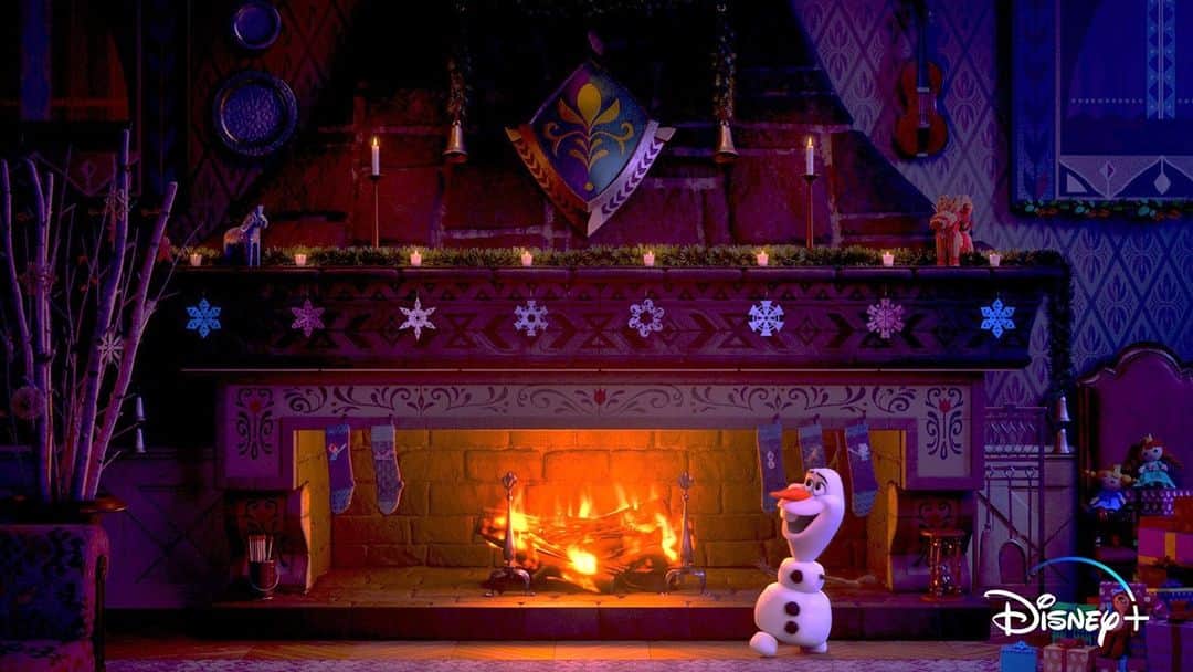 Disneyさんのインスタグラム写真 - (DisneyInstagram)「Happy Holidays from Anna and Elsa! Gather ’round the fire and celebrate the season with the Arendelle Castle Yule Log. Now streaming on #DisneyPlus.」12月19日 5時32分 - disney