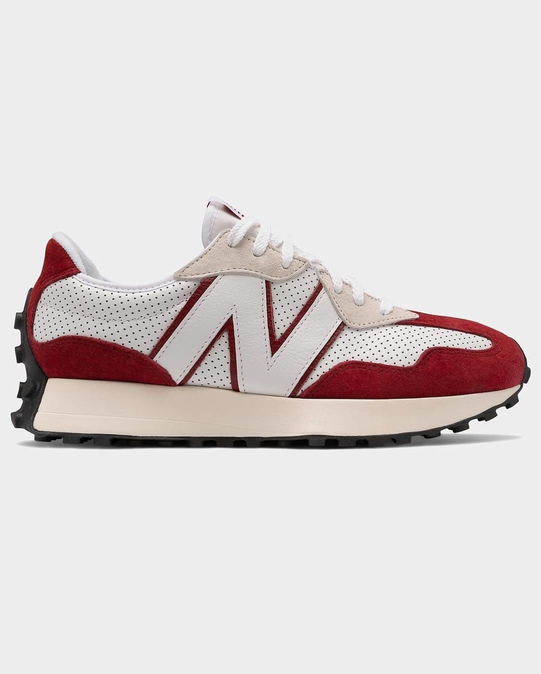 トッドスナイダーさんのインスタグラム写真 - (トッドスナイダーInstagram)「Kicks of the Day 👟 New Balance 327 In White & 🔵 🔴 🟡 Tap the posts to shop ⏫ #toddsnyder #newbalance #newbalance327 #justin #TSxNewBalance #sneakerhead #sneakeraddict #kicksonfire #kicksoftheday」12月19日 5時25分 - toddsnyderny