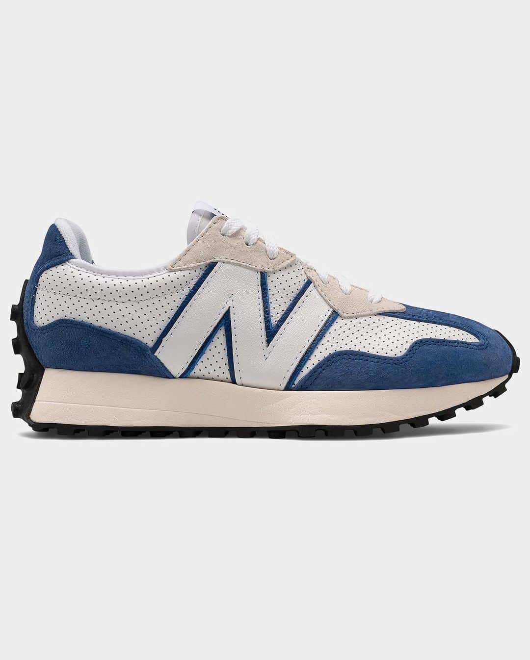トッドスナイダーさんのインスタグラム写真 - (トッドスナイダーInstagram)「Kicks of the Day 👟 New Balance 327 In White & 🔵 🔴 🟡 Tap the posts to shop ⏫ #toddsnyder #newbalance #newbalance327 #justin #TSxNewBalance #sneakerhead #sneakeraddict #kicksonfire #kicksoftheday」12月19日 5時25分 - toddsnyderny