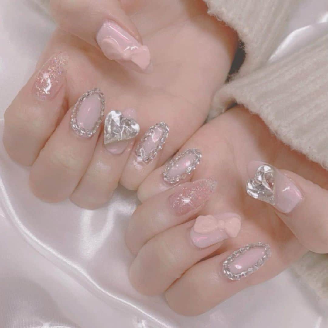 田口未彩のインスタグラム：「🎀  にゅーねいるだよー💗💗  #ネイル　#リボンネイル #ハートネイル　#ピンクネイル　#量産型ネイル　#量産型　#量産型女子　#キラキラ　#キラキラ女子」