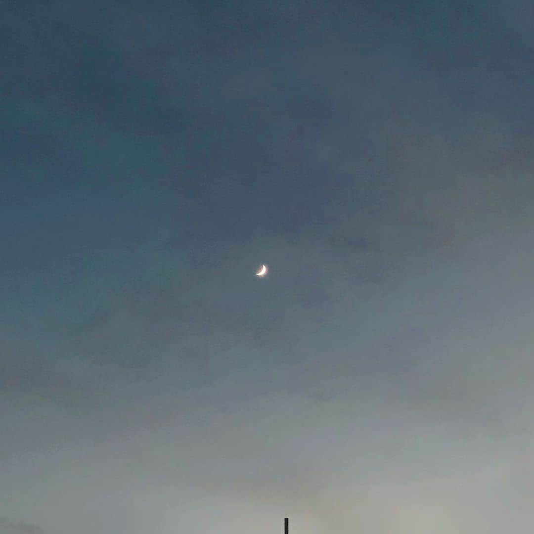 towanaさんのインスタグラム写真 - (towanaInstagram)「細く輝く月が好き」12月18日 20時36分 - towana