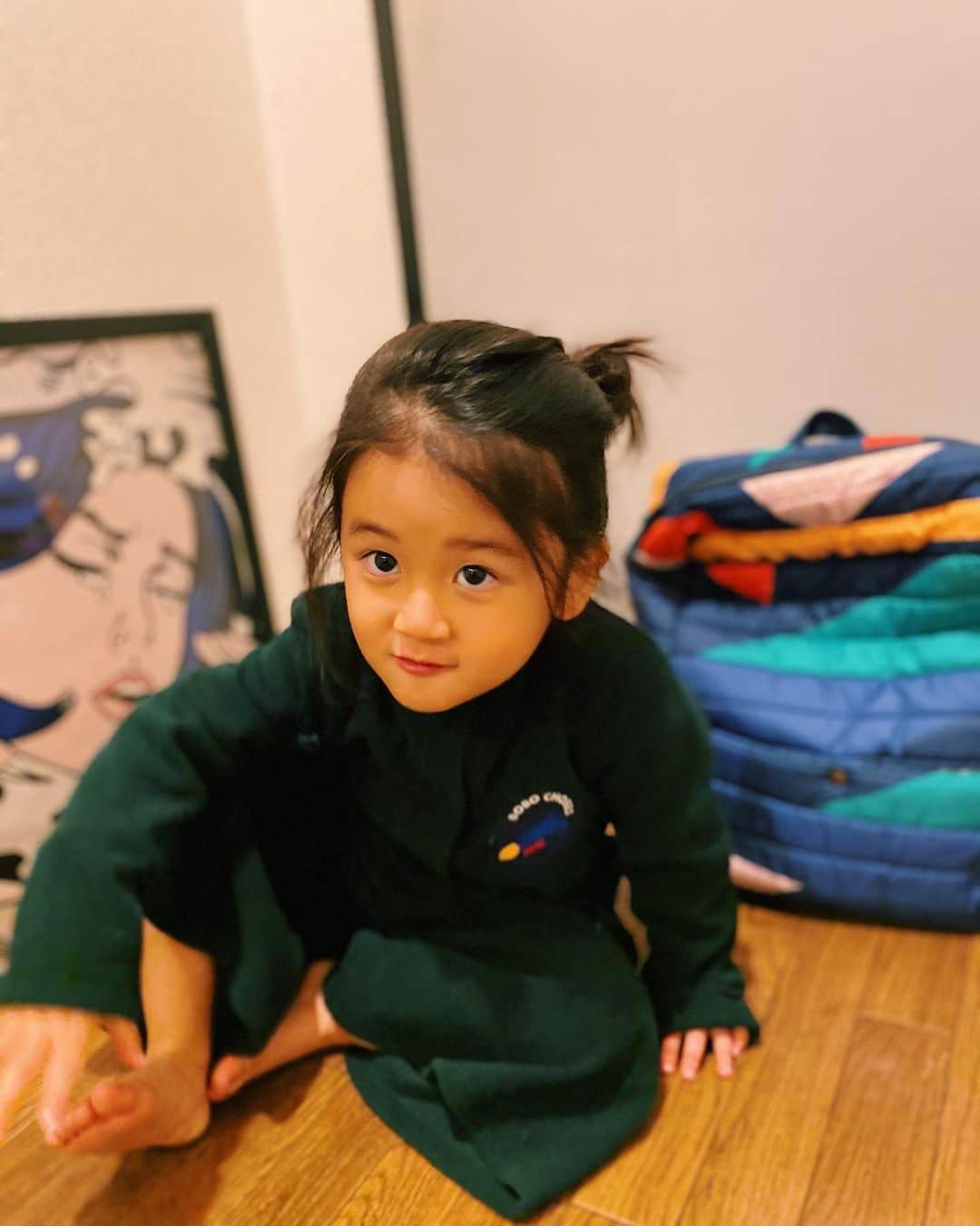 Saki のインスタグラム：「12/19.20に開催の popupshop @nanaaba_popup  一足お先に行かせて いただきました🙏🏼  My favorite Shop @_bobochoses_  ItemがgetできてHappy😄🪐🌈 かわいいリュックや、 ダイナソーグラスに一目惚れ✨🦖🦕　  ご来店に関しては アカウントを見てみてください。  @nanaaba_popup @kiiroiki_kiiroiki   #nanaaba#nanaaba_kids#nanaabapopup」