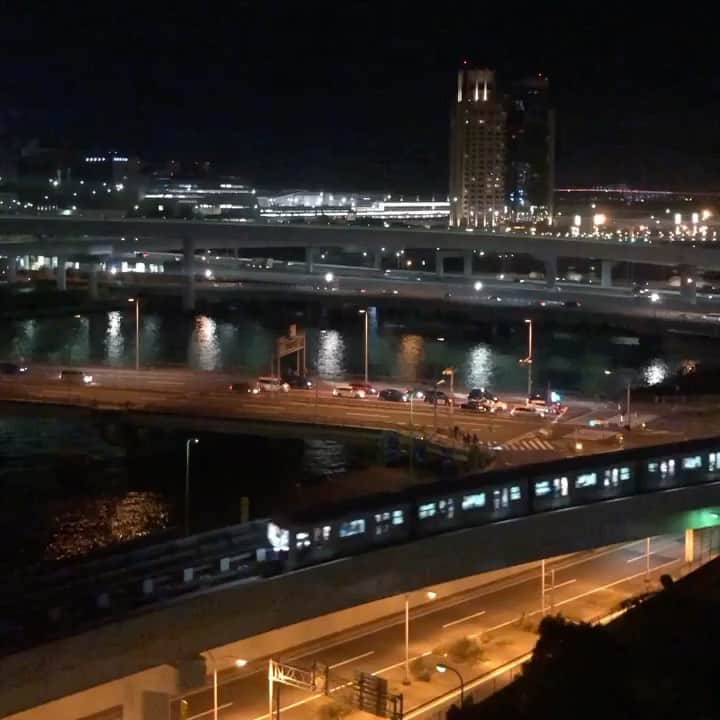 長谷川唯のインスタグラム：「・ ・ ぼーっと一人で外の風景を見るのがすき。東京の街はキラキラしてるね✨また田舎とは違う風景が素敵❤︎  ・ ・ #today #tokyo #東京 #今日もありがとう #happy #深く深呼吸 #love #instagood」